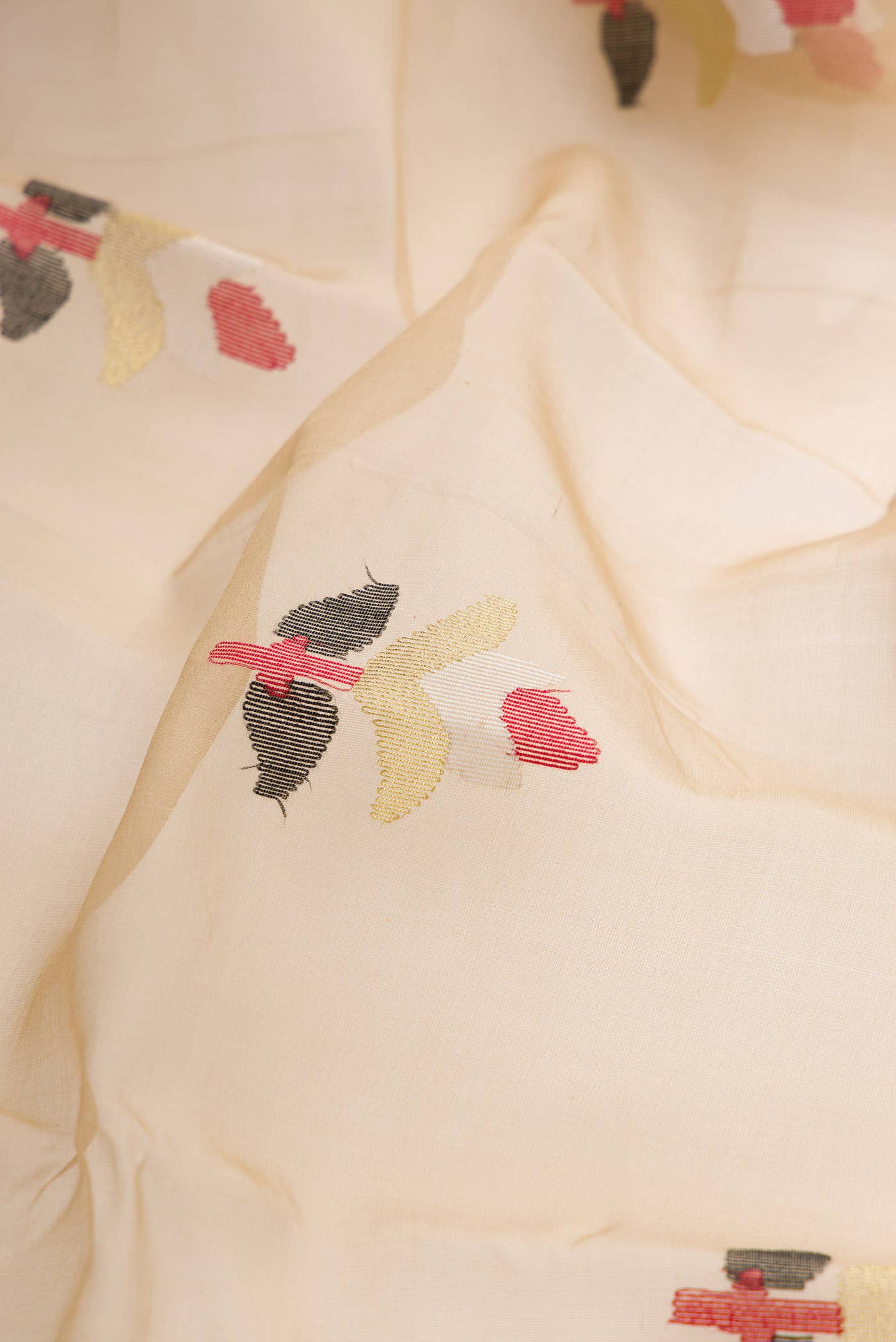 Beige Muslin Silk Saree - Image 2