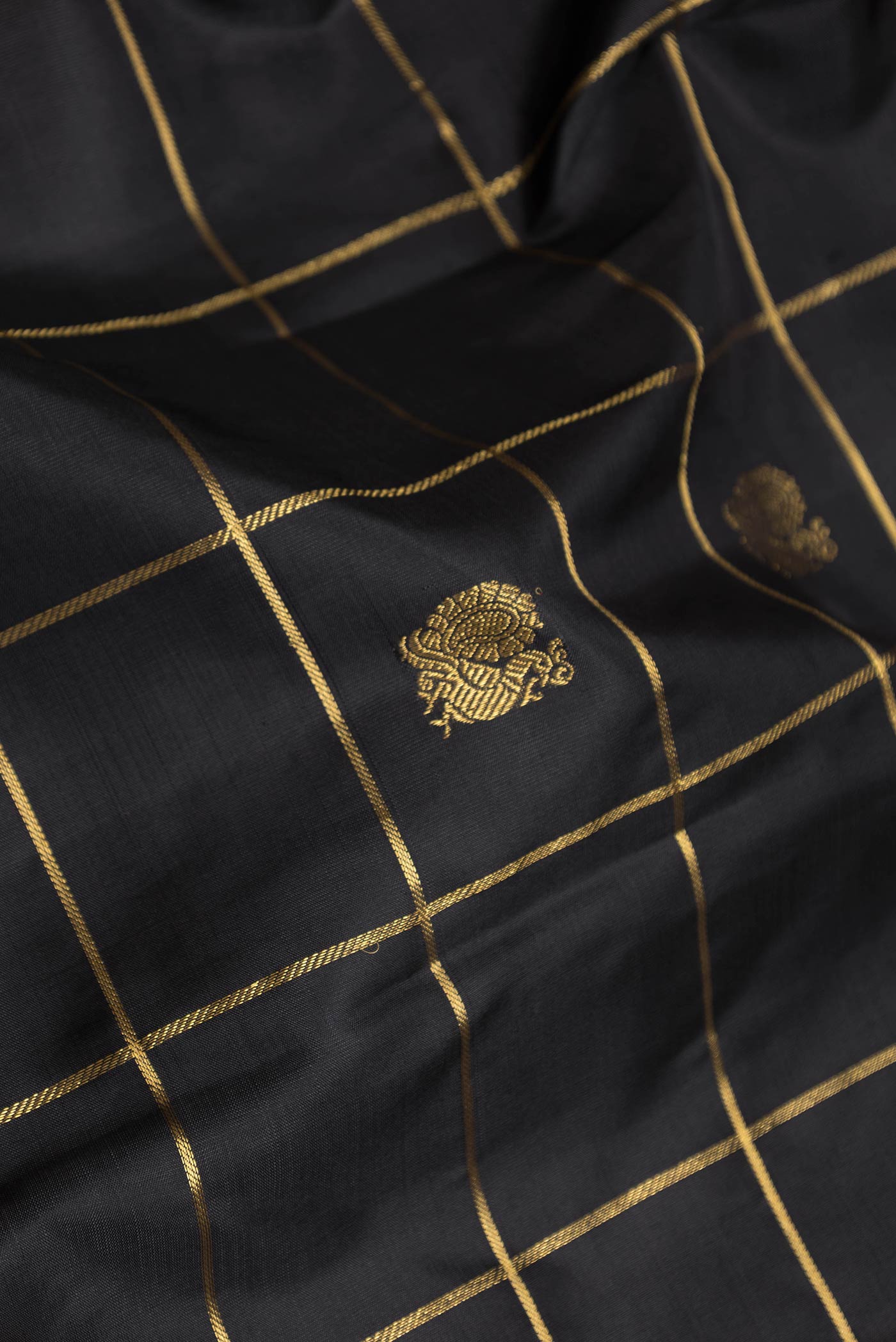 Black Dual Tone Kanjivaram Silk Saree - Image 2
