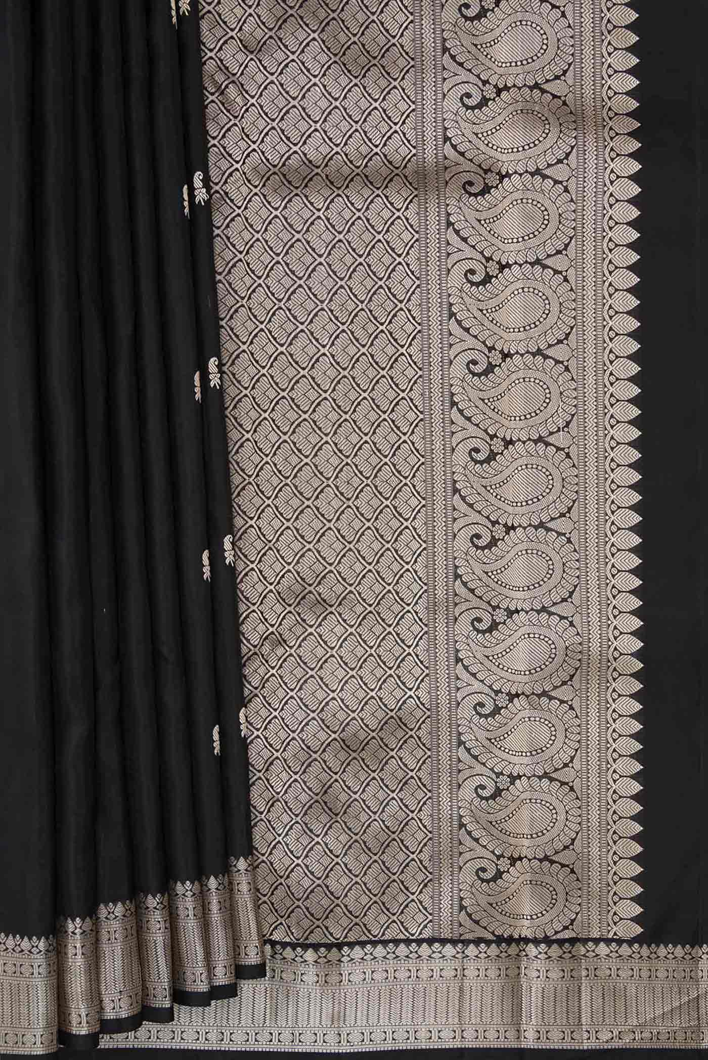 Black Dual Tone Kanchipuram Silk Saree - Image 4