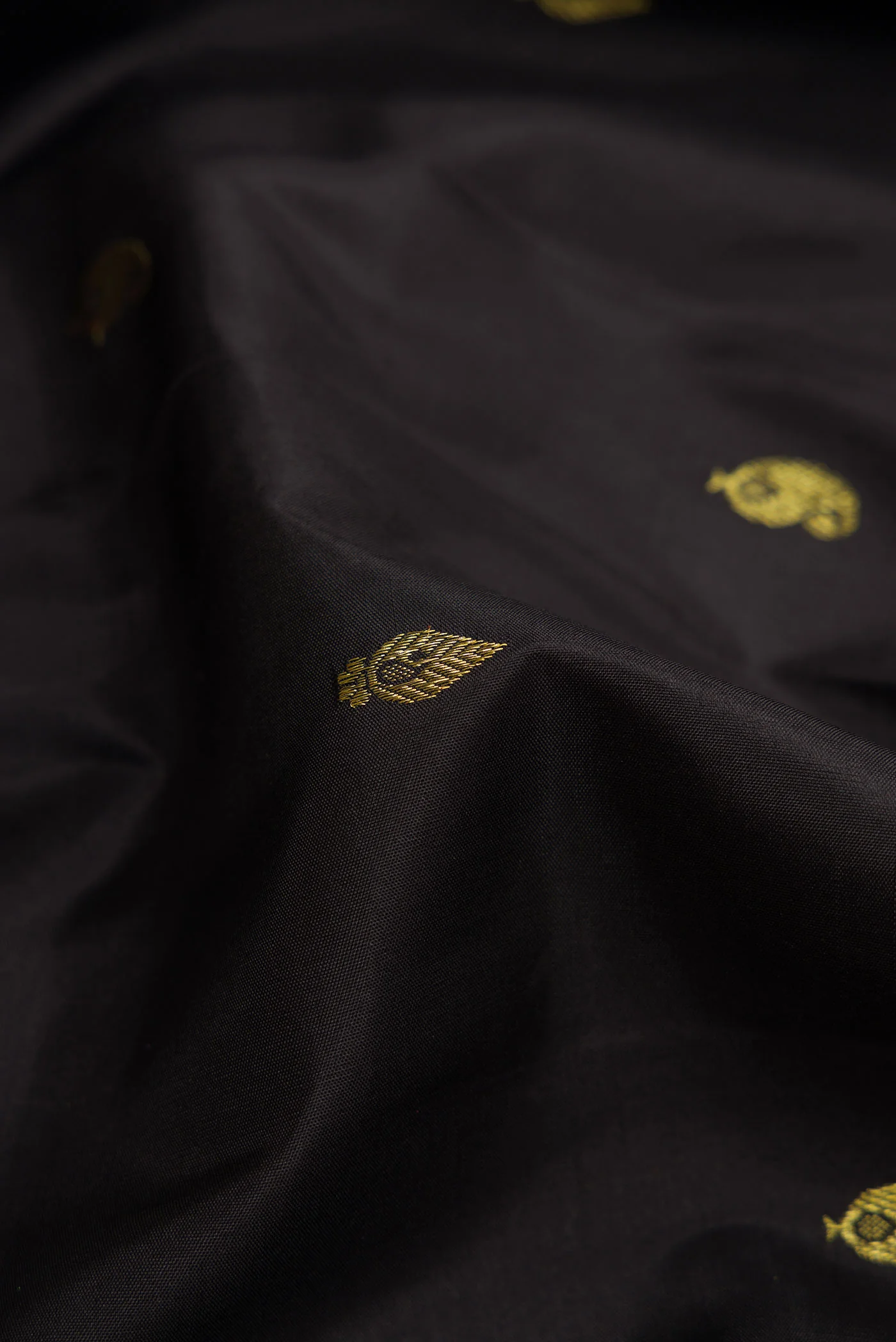 Black Dual Tone Kanjivaram Silk Saree - Image 2