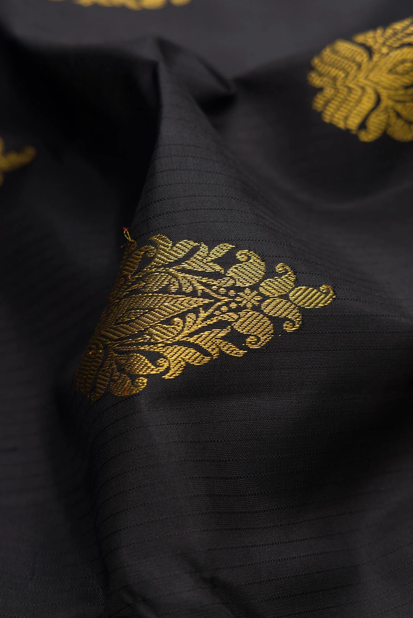 Black Dual Tone Kanchipuram Silk Saree - Image 2