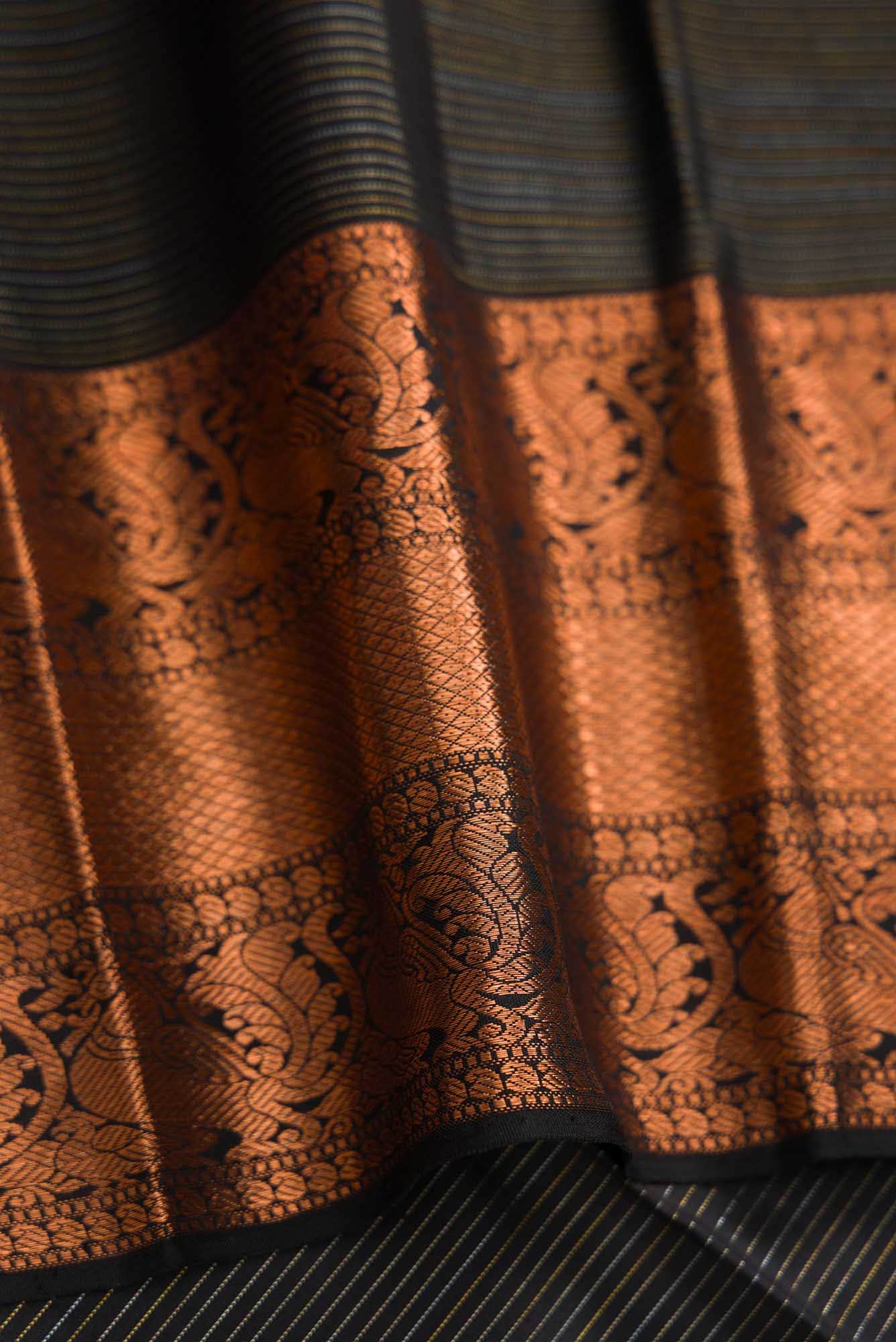 Black Dual Tone Kanjivaram Silk Saree - Image 6