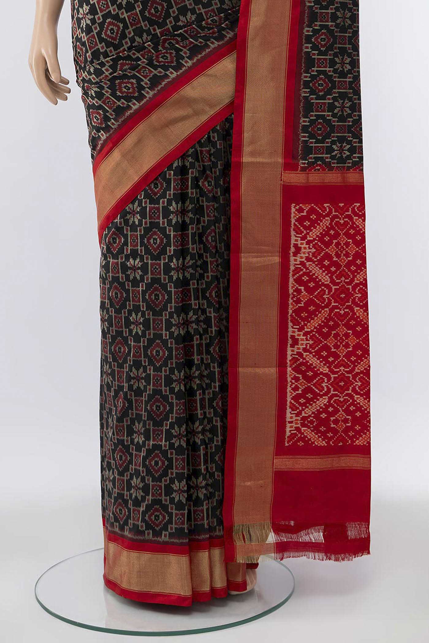 Black Dual Tone Pochampally Silk Saree - Image 3