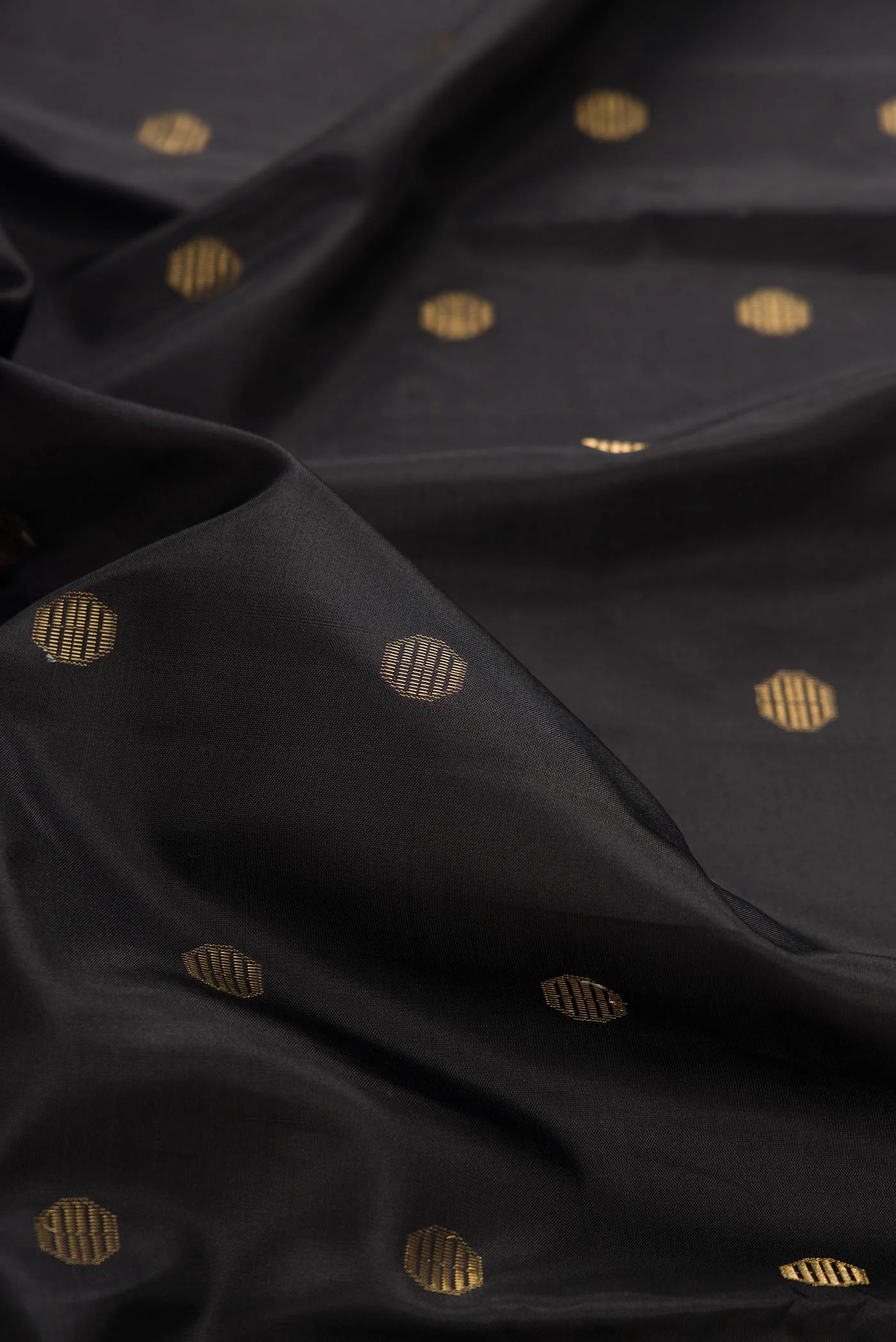 Black Dual Tone Soft Silk Saree - Image 2