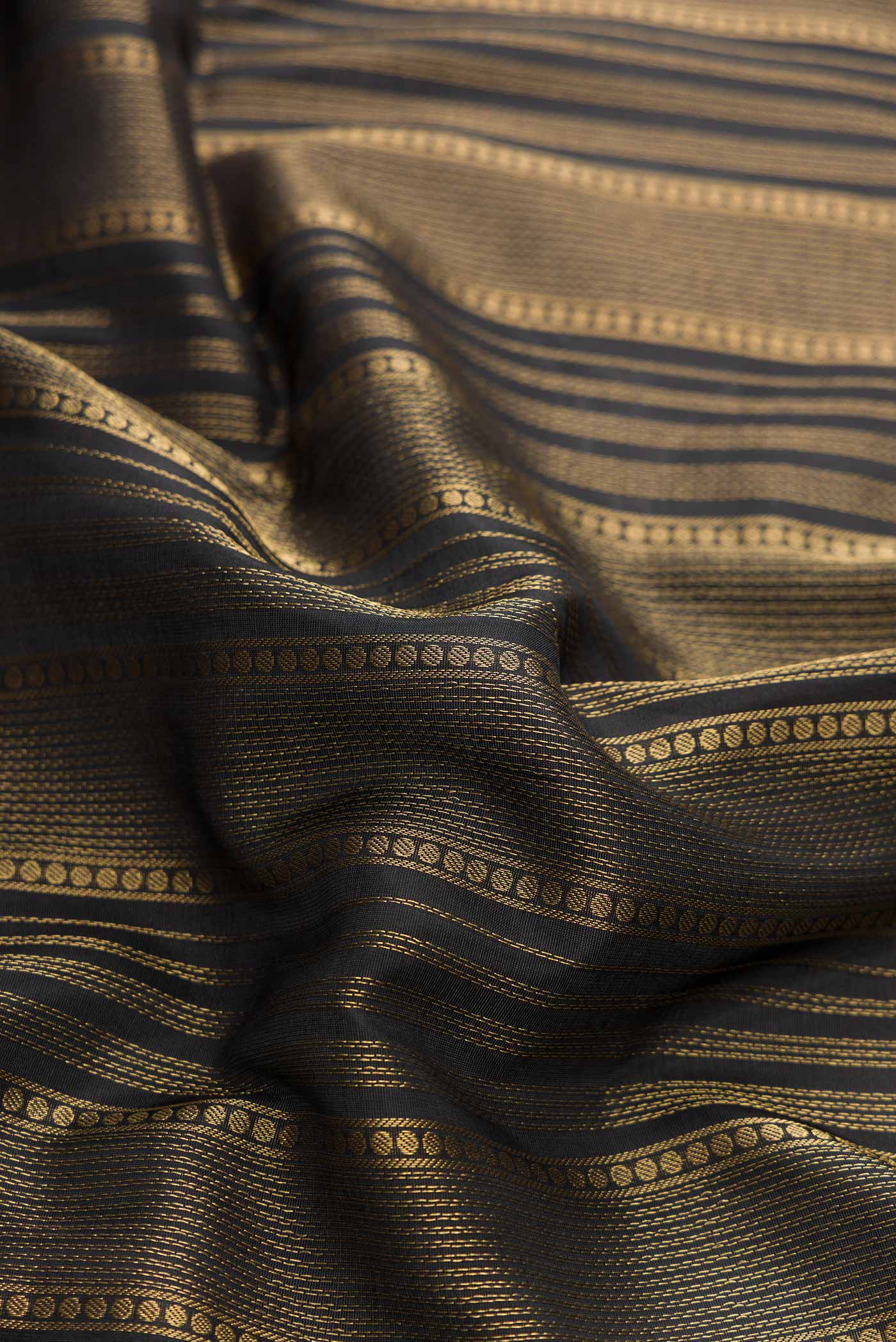 Black Dual Tone Soft Silk Saree - Image 2
