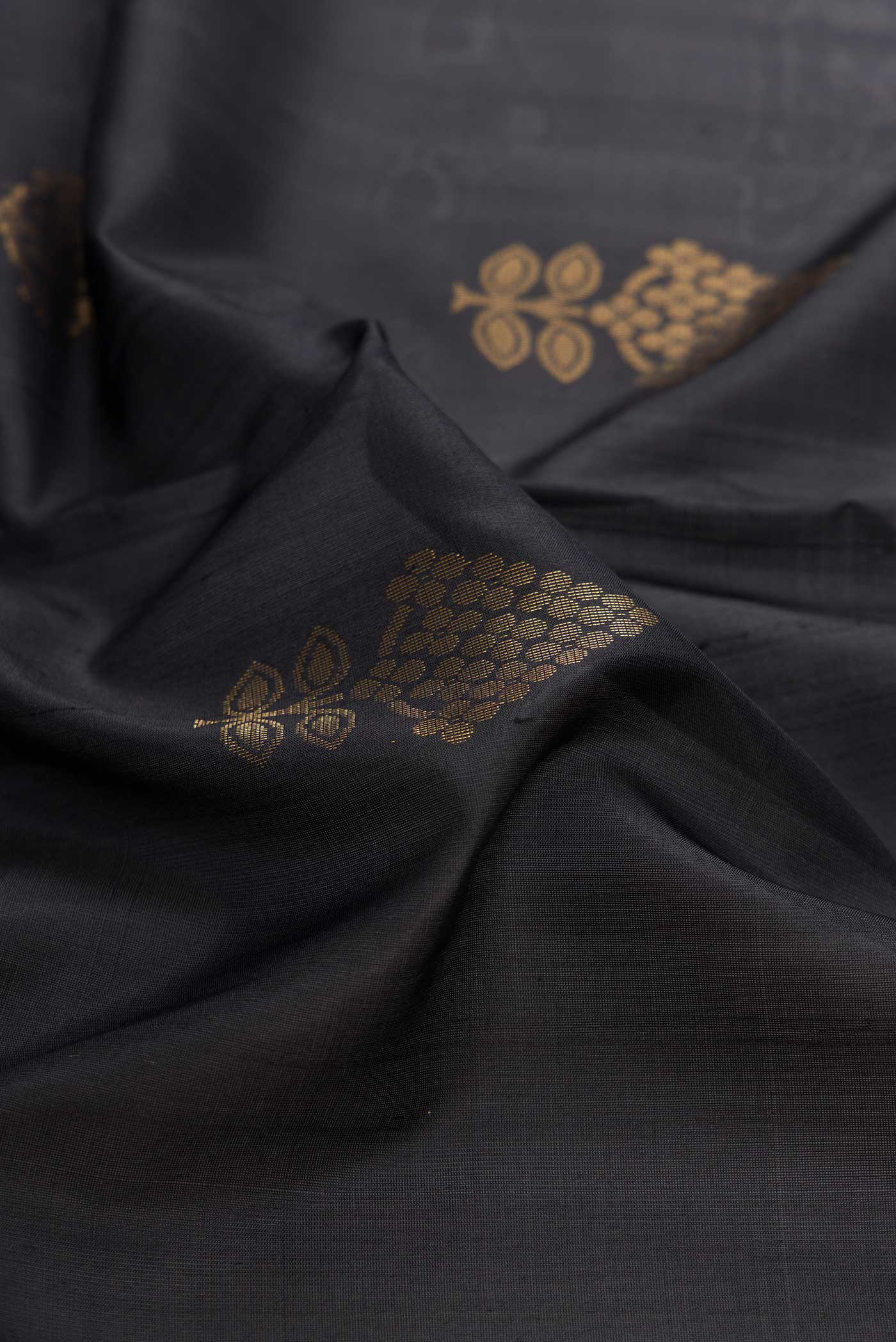 Black Dual Tone Soft Silk Saree - Image 2