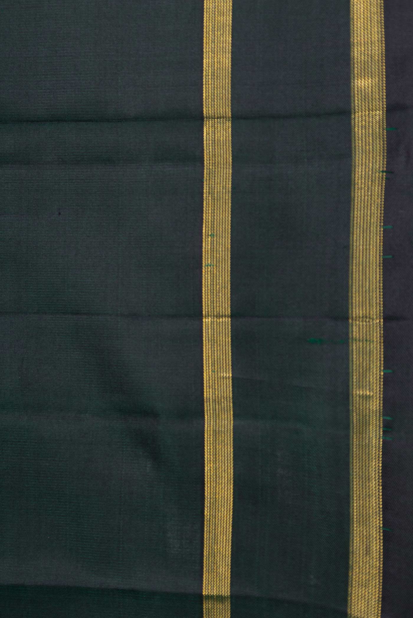 Bottle Green Dual Tone Kanchipuram Saree - Image 3