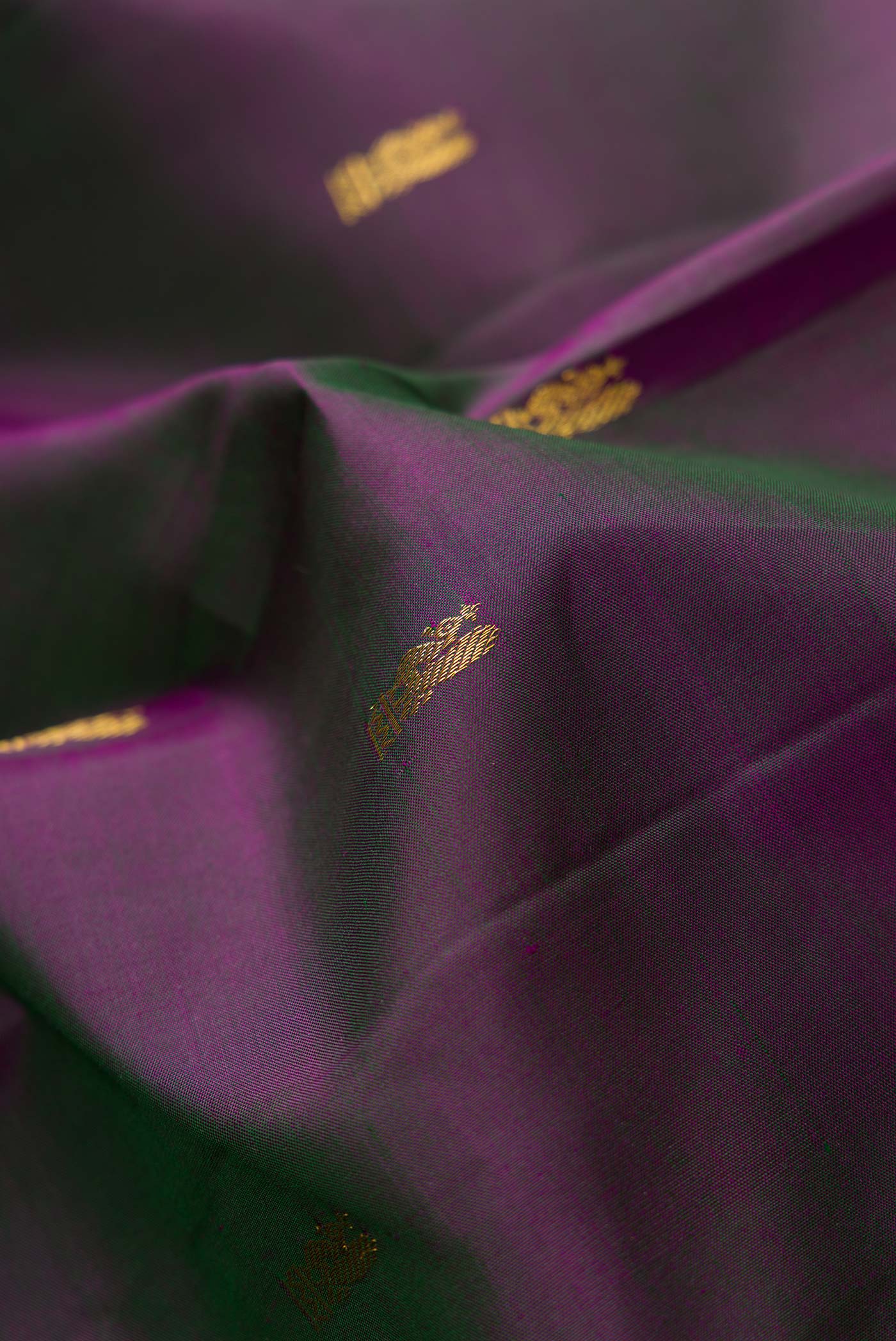 Green with Purple Color Kanchipuram Silk Saree - Image 2