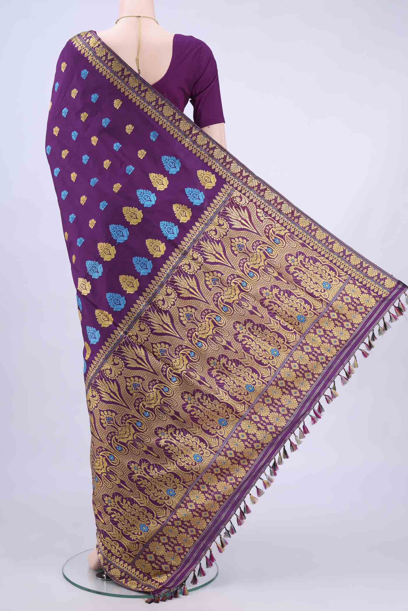 Burgundy Dual Tone Assam Silk Saree - Image 3