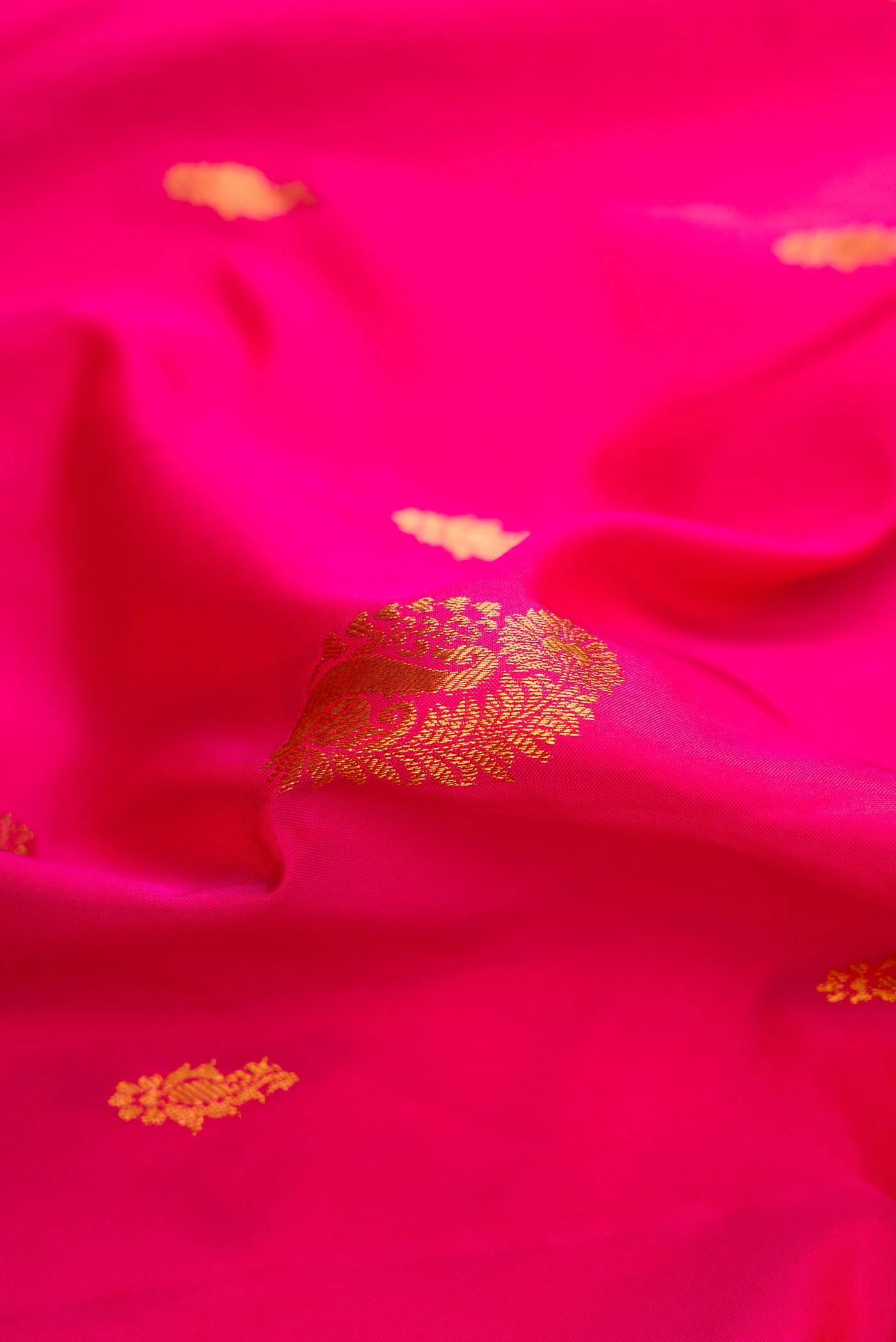 Dark Pink Dual Tone Gadwal Silk Saree - Image 2