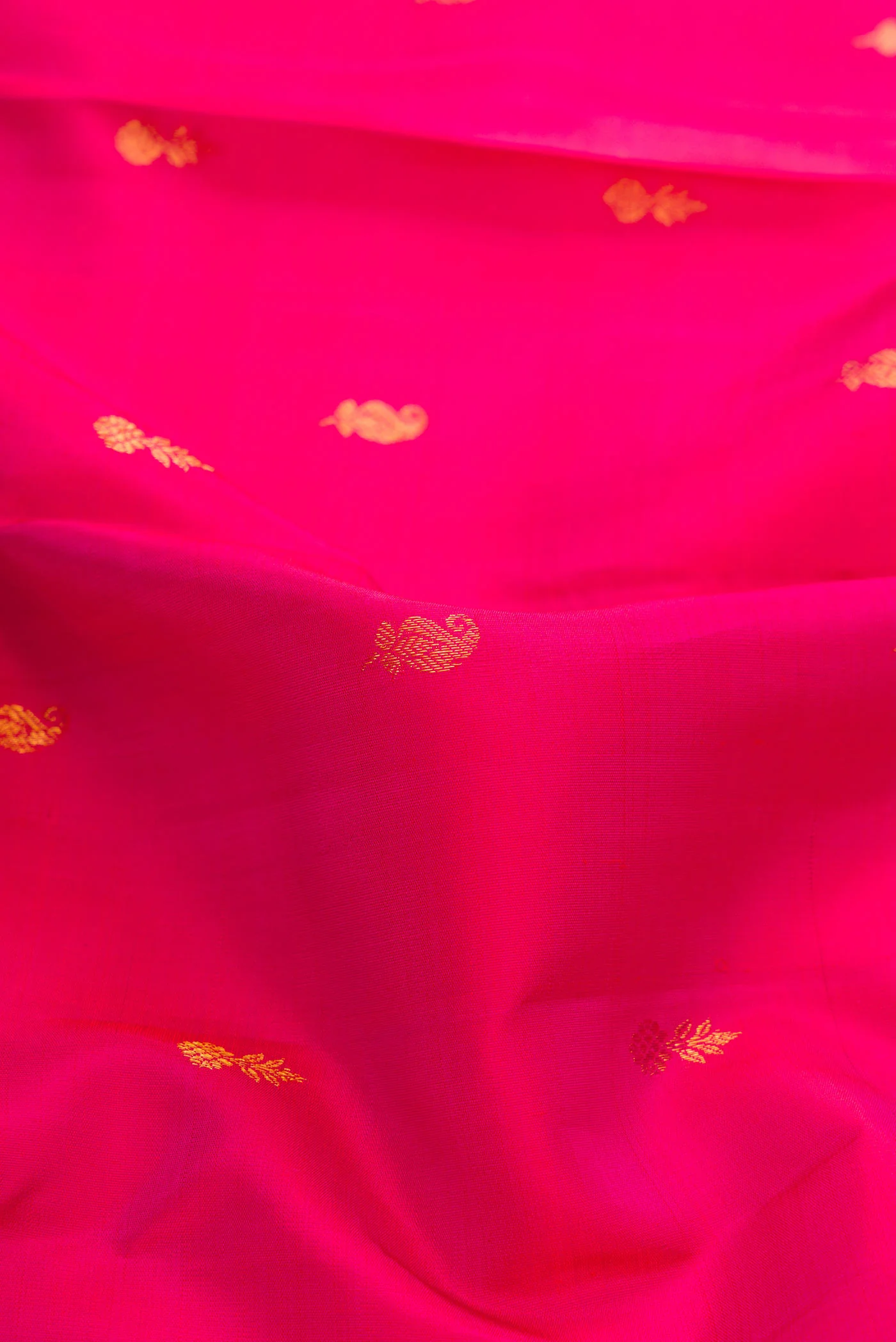Dark Pink Dual Tone Kanjivaram Silk Saree - Image 2