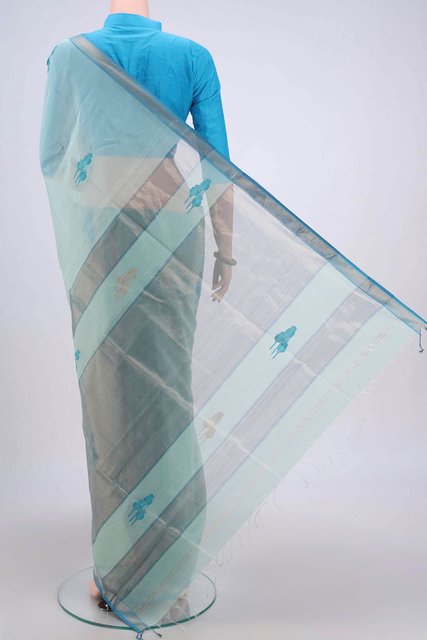 Light Blue Maheshwari Silk Cotton Saree - Image 3
