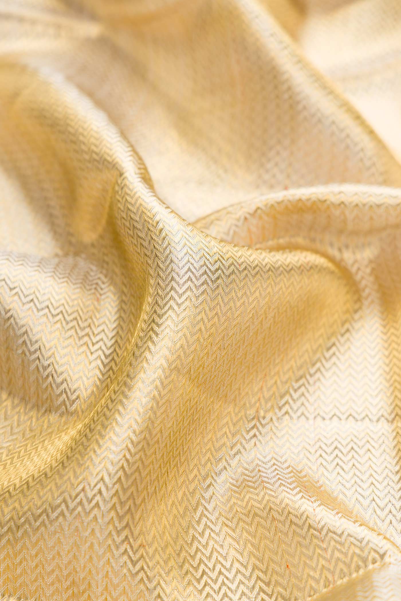 Gold Dual Tone Kanjivaram Tissue Silk Saree - Image 2