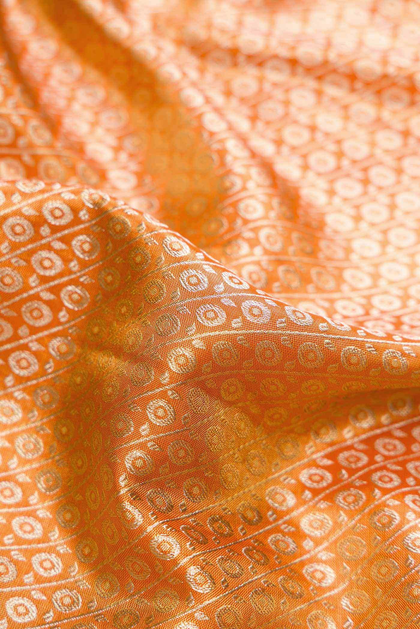 Golden Peach Dual Tone Kanchipuram Tissue Silk Saree - Image 2