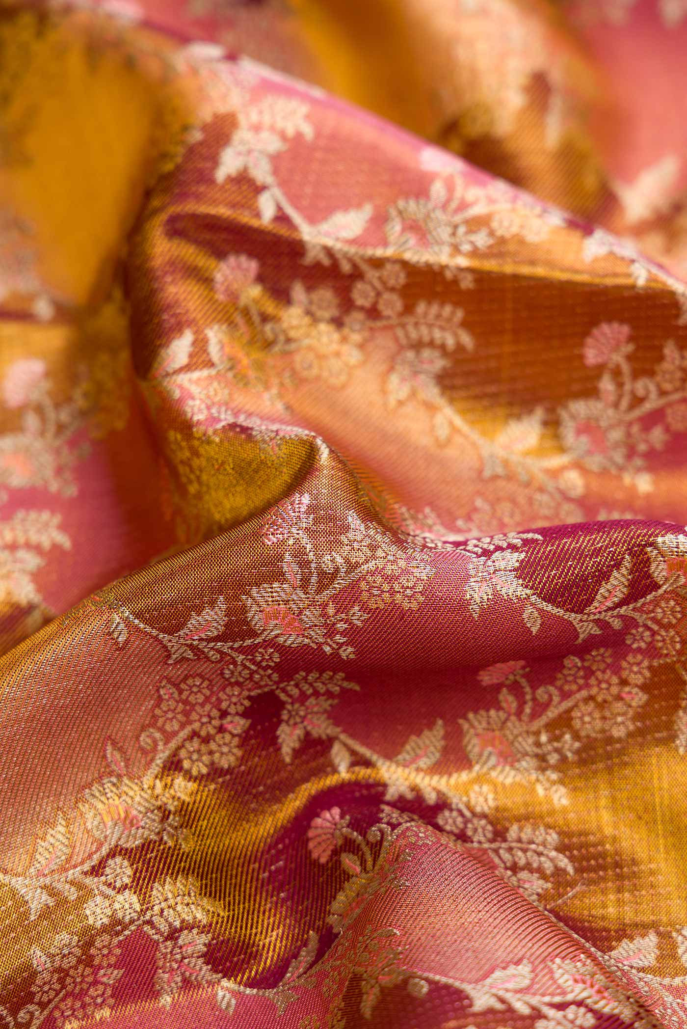 Golden Peach Dual Tone Kanjivaram Tissue Silk Saree - Image 2