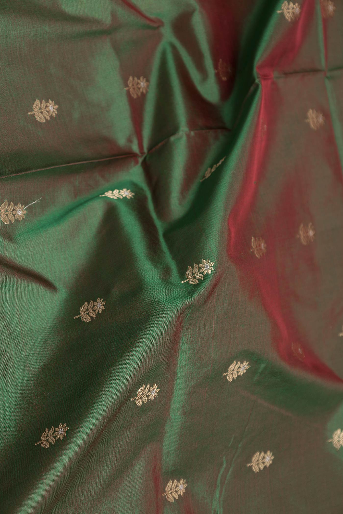 Green Dual Tone Banarasi Silk Saree - Image 2