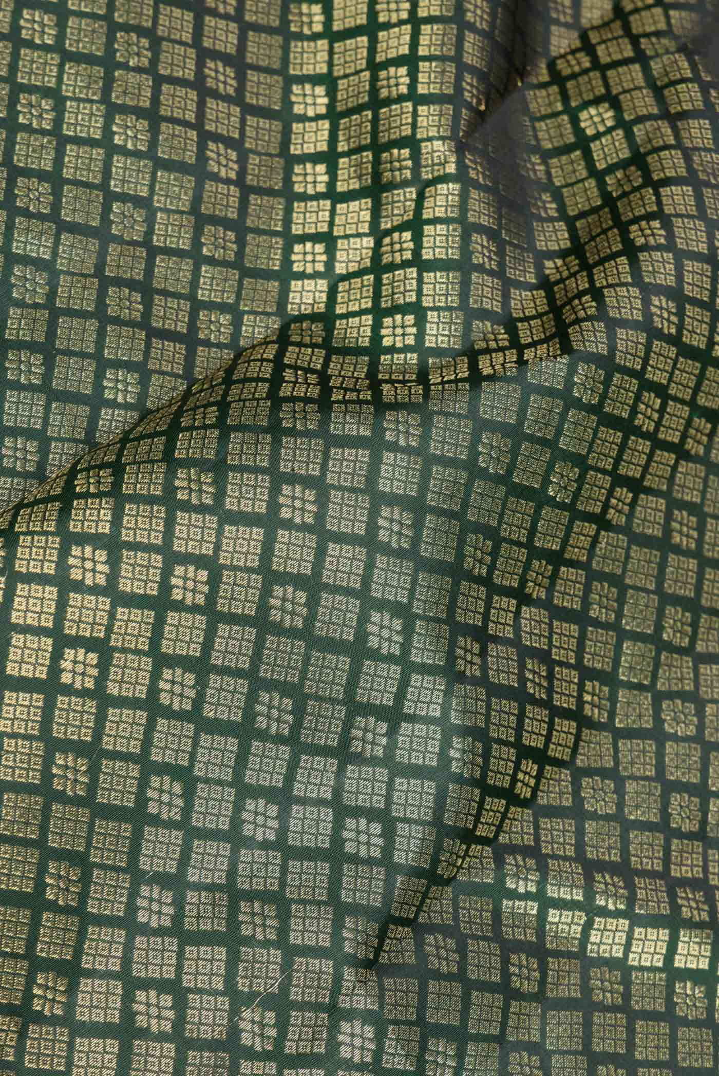 Green Dual Tone Kanjivaram Saree - Image 2