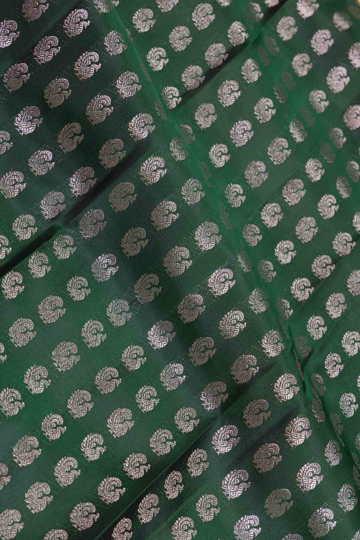 Green Dual Tone Kanjivaram Saree - Image 2