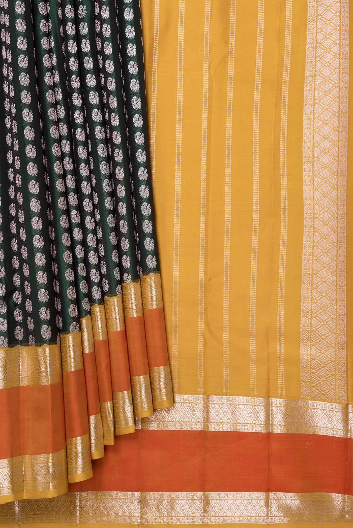 Green Dual Tone Kanjivaram Saree - Image 4