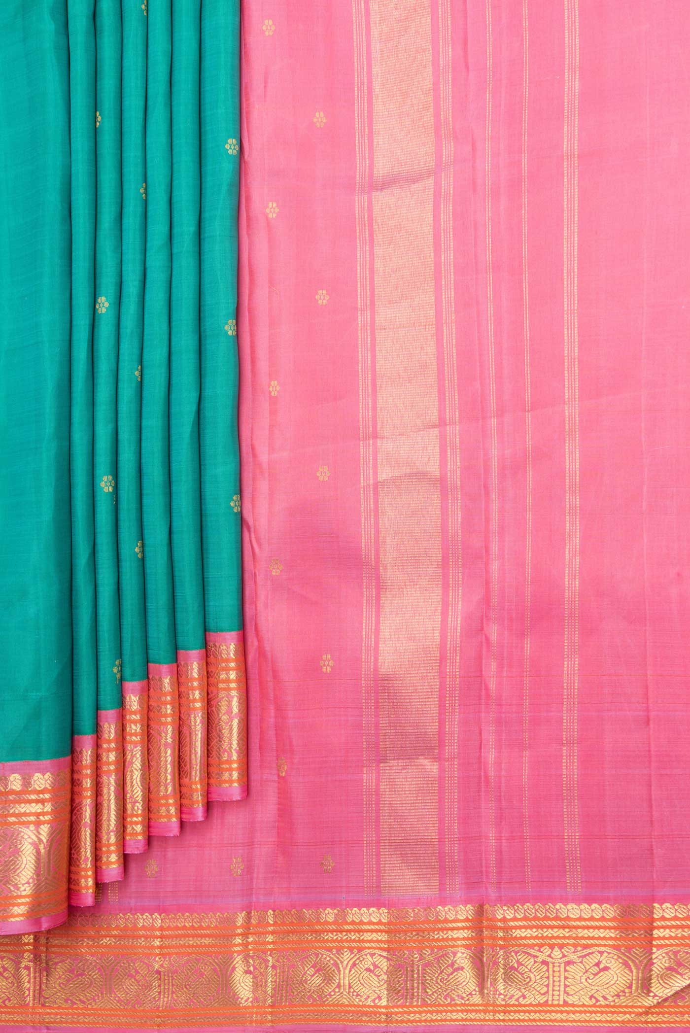 Green Dual Tone Kanjivaram Saree - Image 4