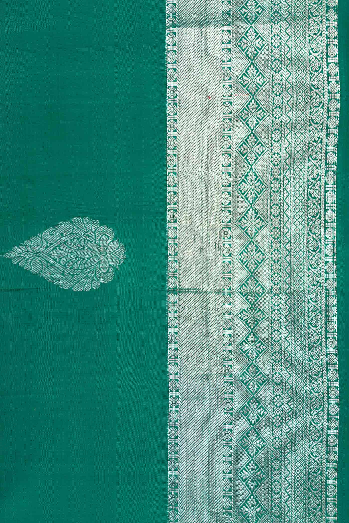 Green Dual Tone Kanjivaram Silk Saree - Image 3