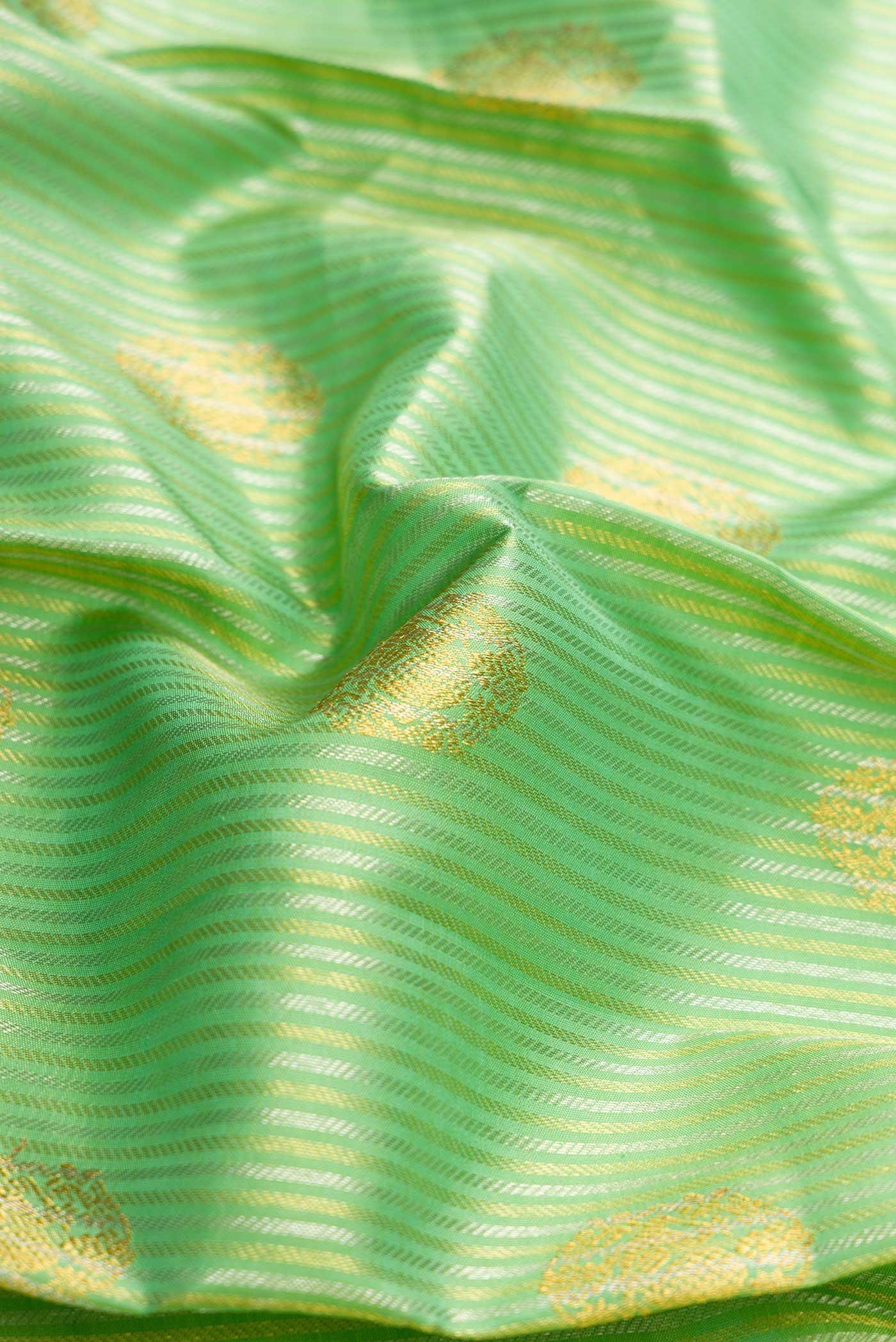 Green Dual Tone Kanchipuram Silk Saree - Image 2
