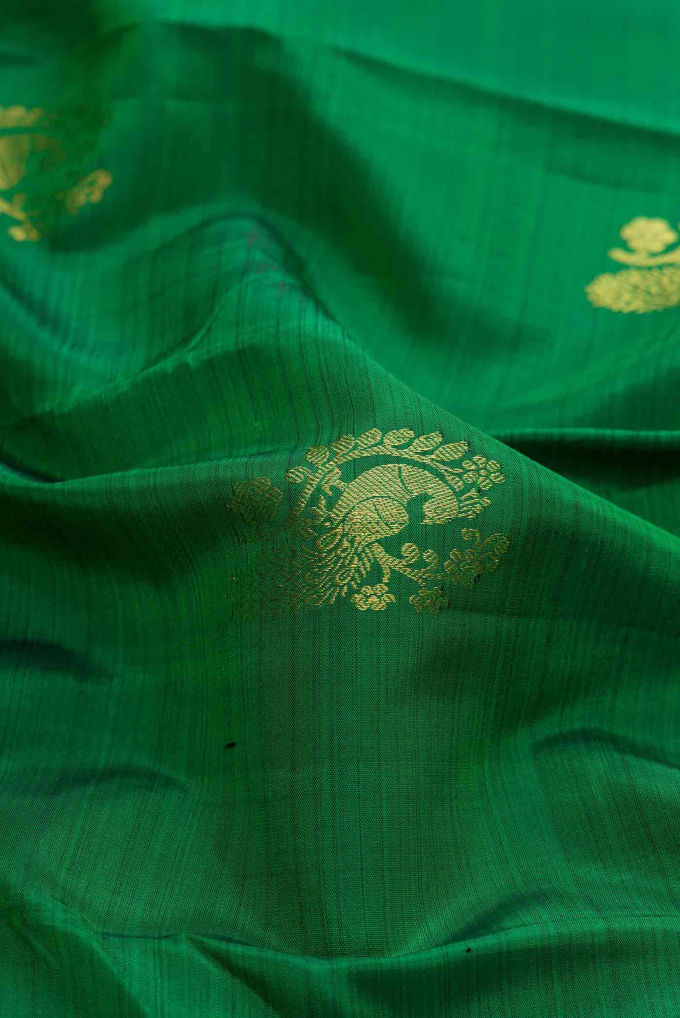Green Dual Tone Kanjivaram Silk Saree - Image 2
