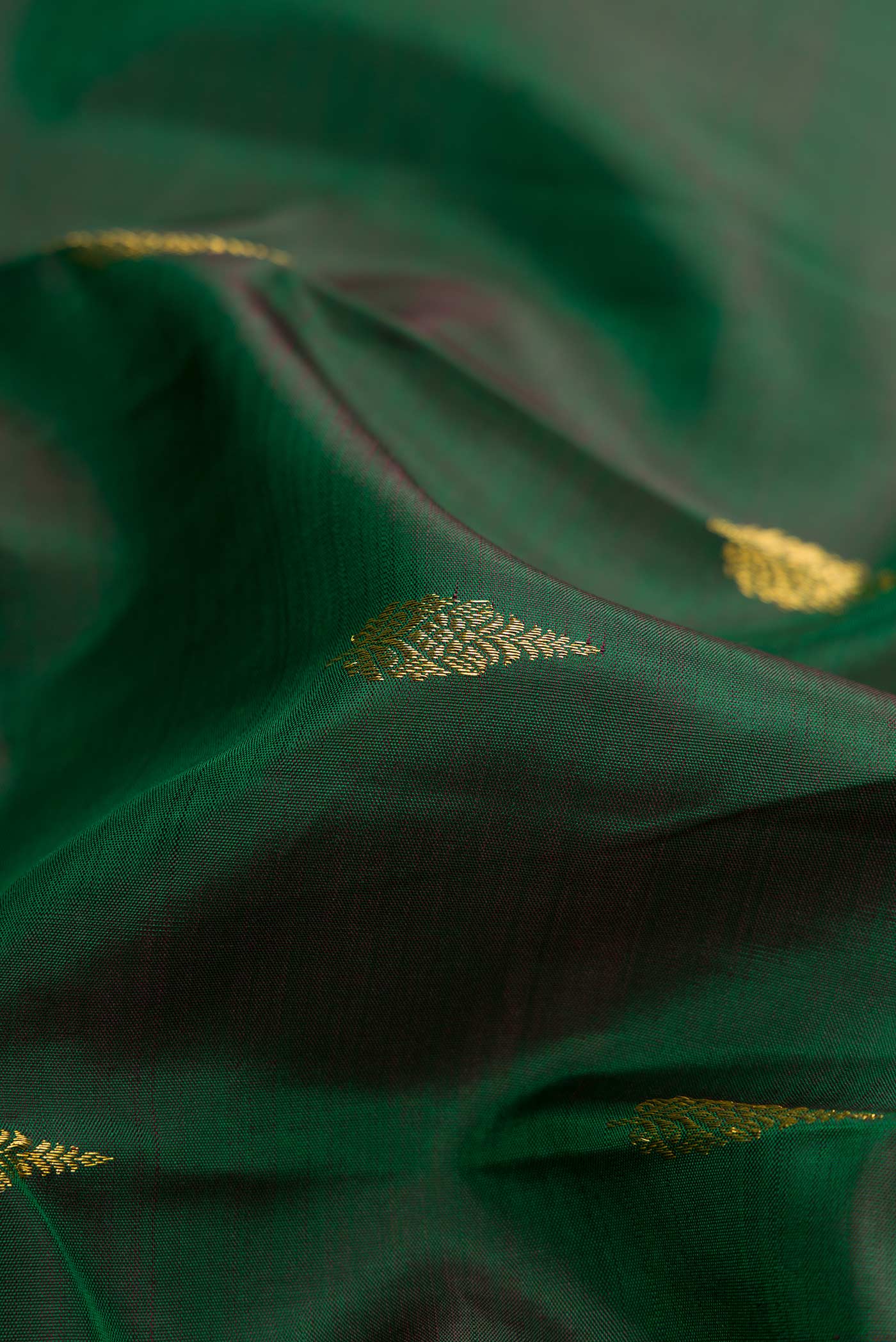 Green Dual Tone Kanchipuram Silk Saree - Image 2