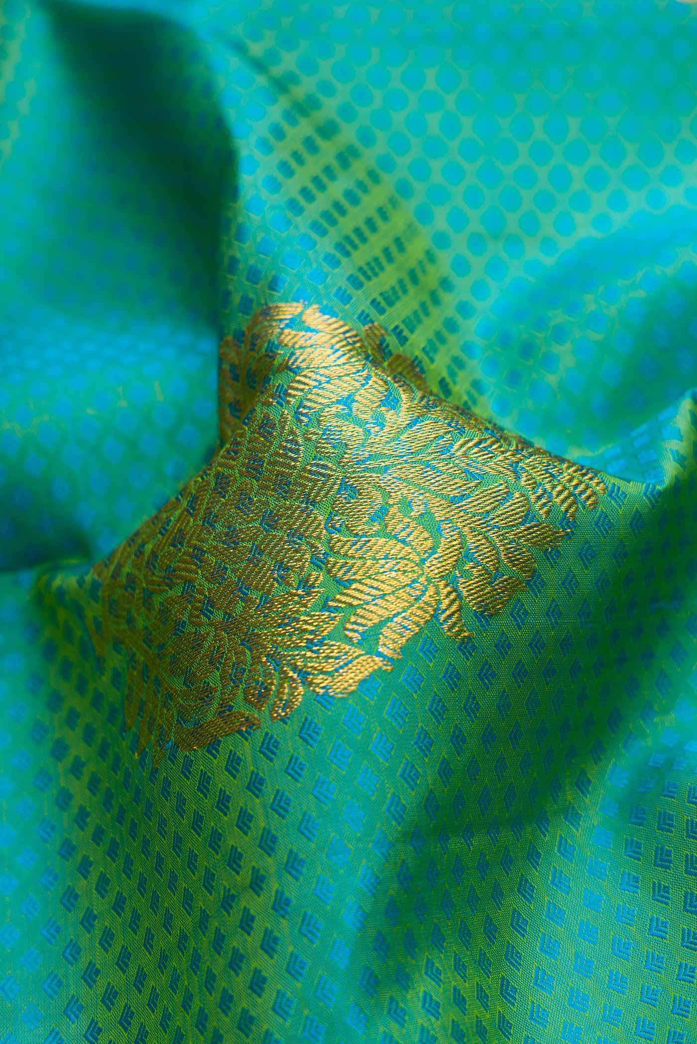 Blue with Green Color Kanchipuram Silk Saree - Image 3