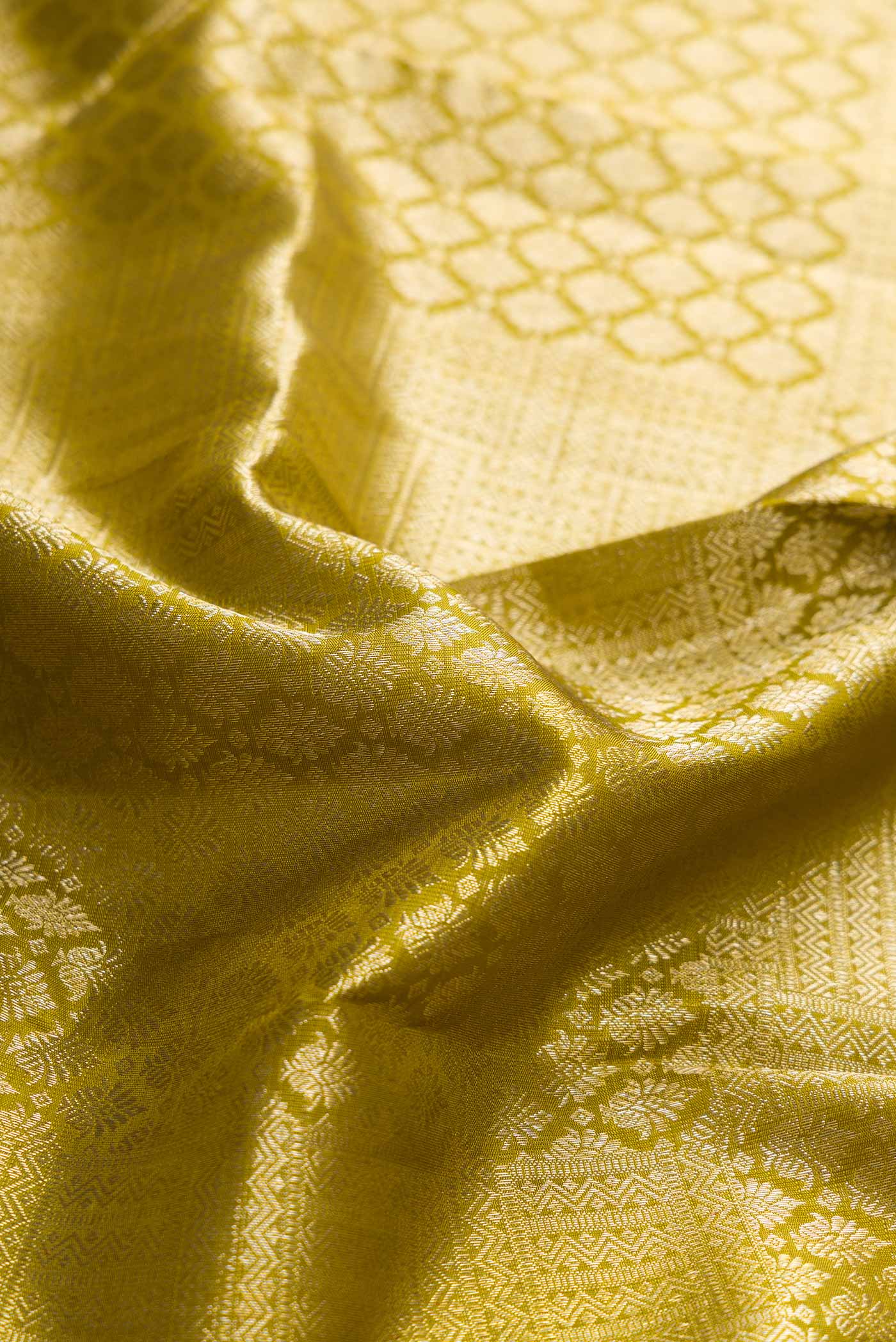 Green Dual Tone Kanchipuram Silk Saree - Image 2