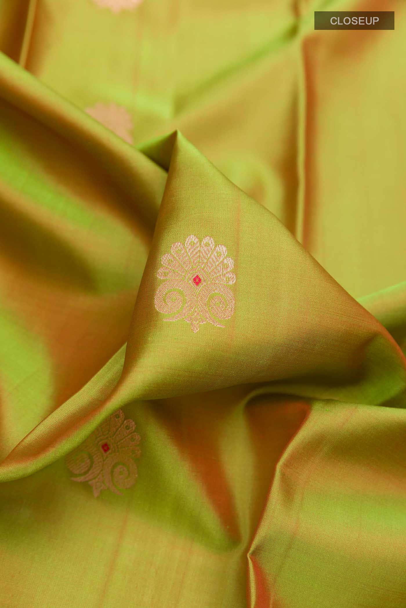 Green Dual Tone Kanchipuram Silk Saree - Image 3
