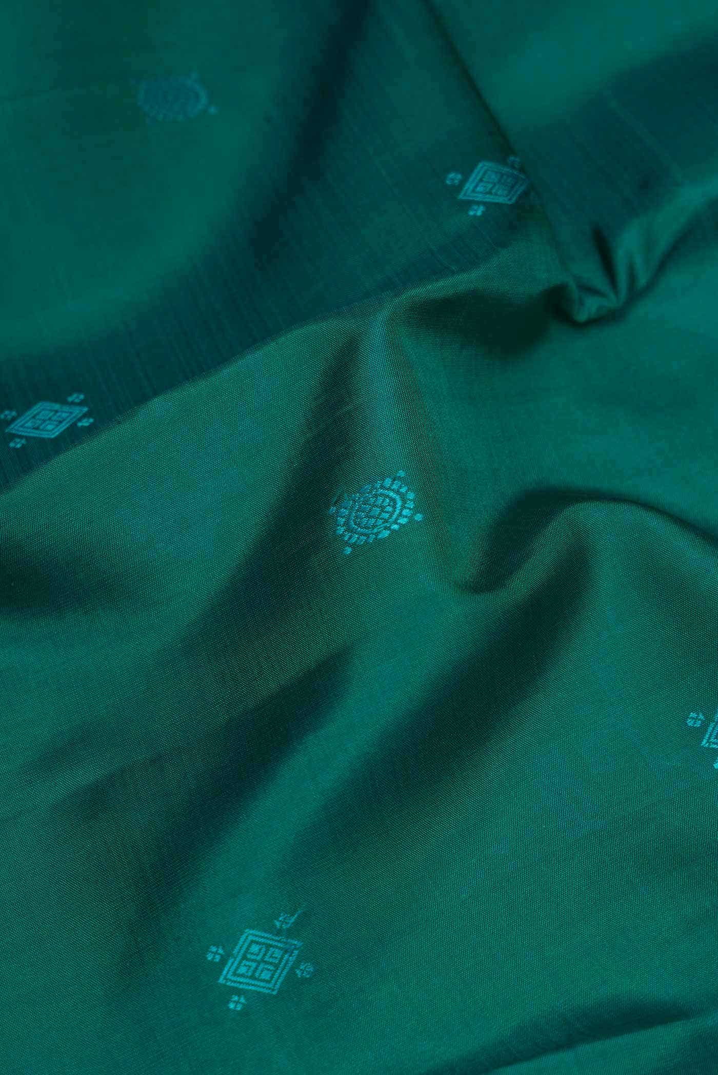 Green Dual Tone Kanchipuram Silk Saree - Image 3