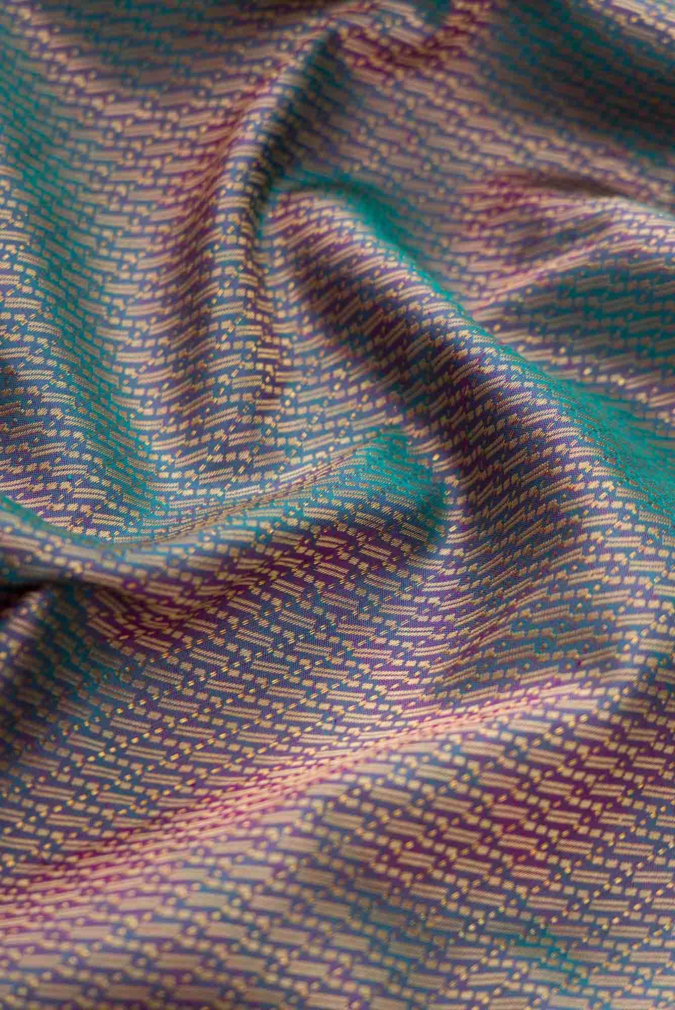 Green Dual Tone Kanjivaram Silk Saree - Image 3