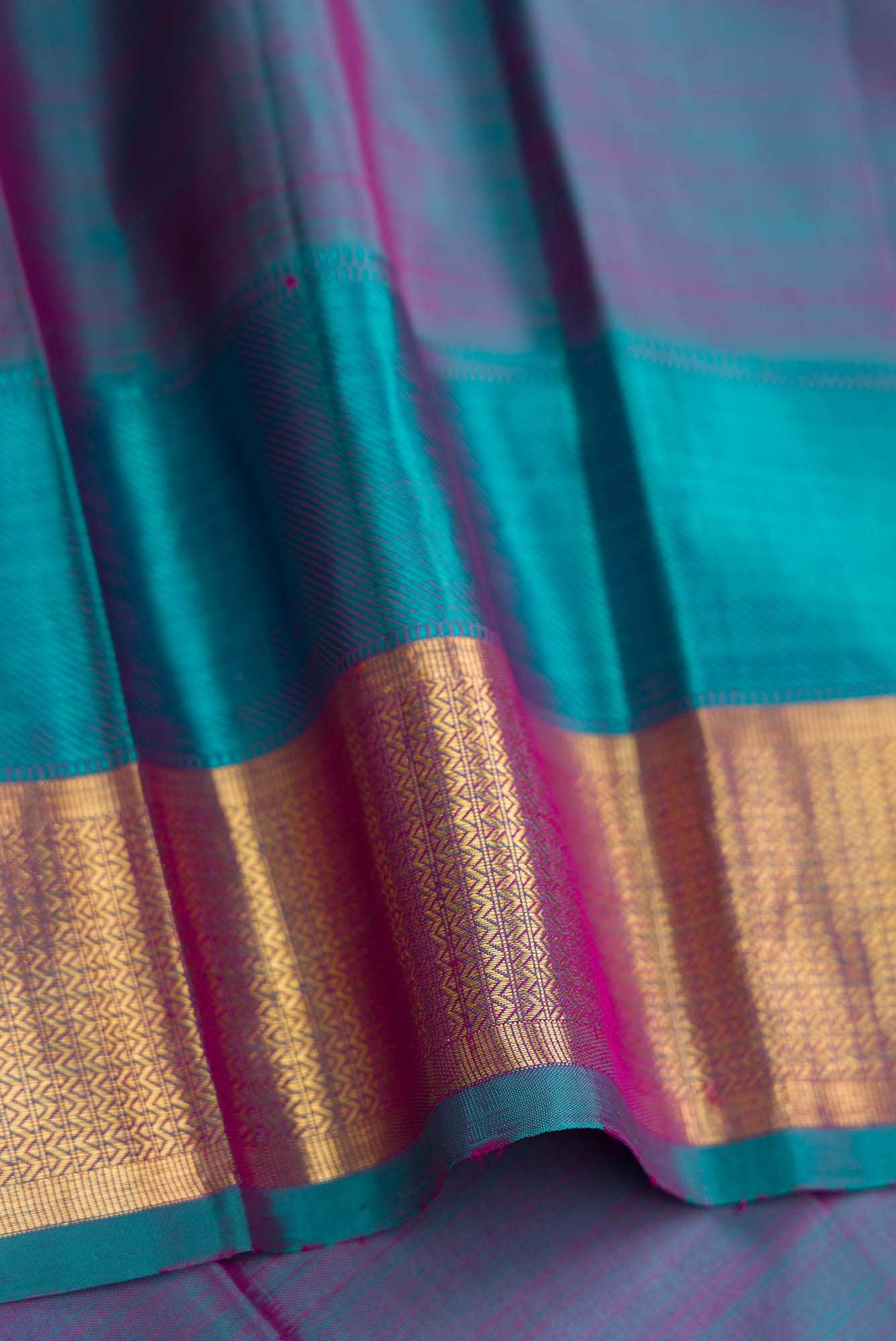 Green Dual Tone Kanjivaram Silk Saree - Image 6