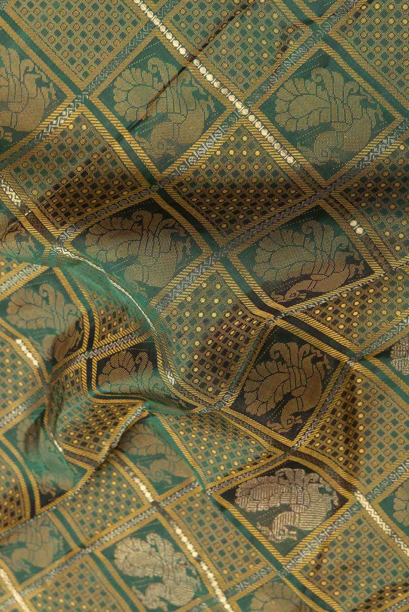 Pure Silk Pure Zari Green Dual Tone Kanchipuram Saree - Image 3