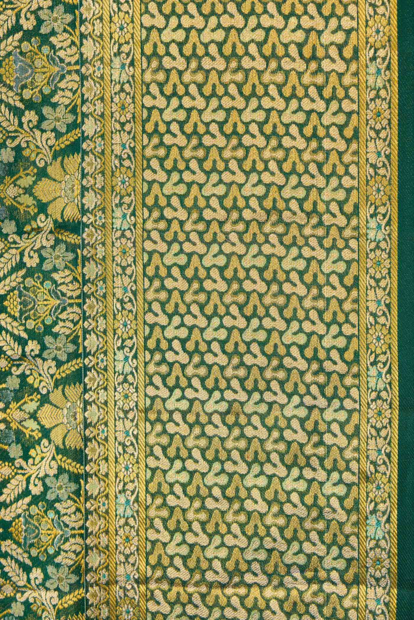 Green Dual Tone Kanchipuram Tissue Silk Saree - Image 3