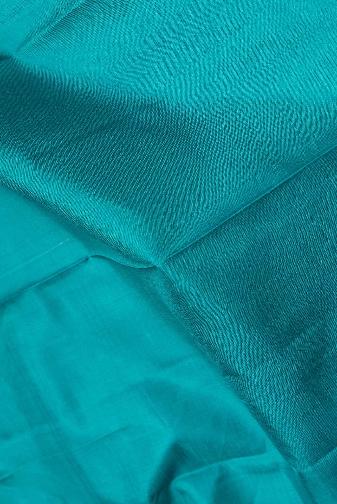 Green Dual Tone Kanjivaram Saree - Image 2