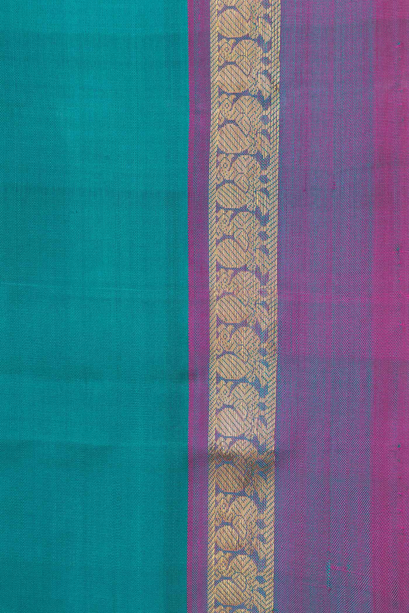Green Dual Tone Kanjivaram Saree - Image 3