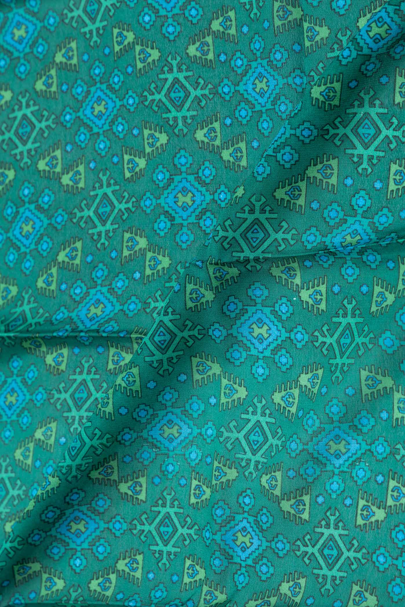 Green Dual Tone Mysore Crepe Saree - Image 2