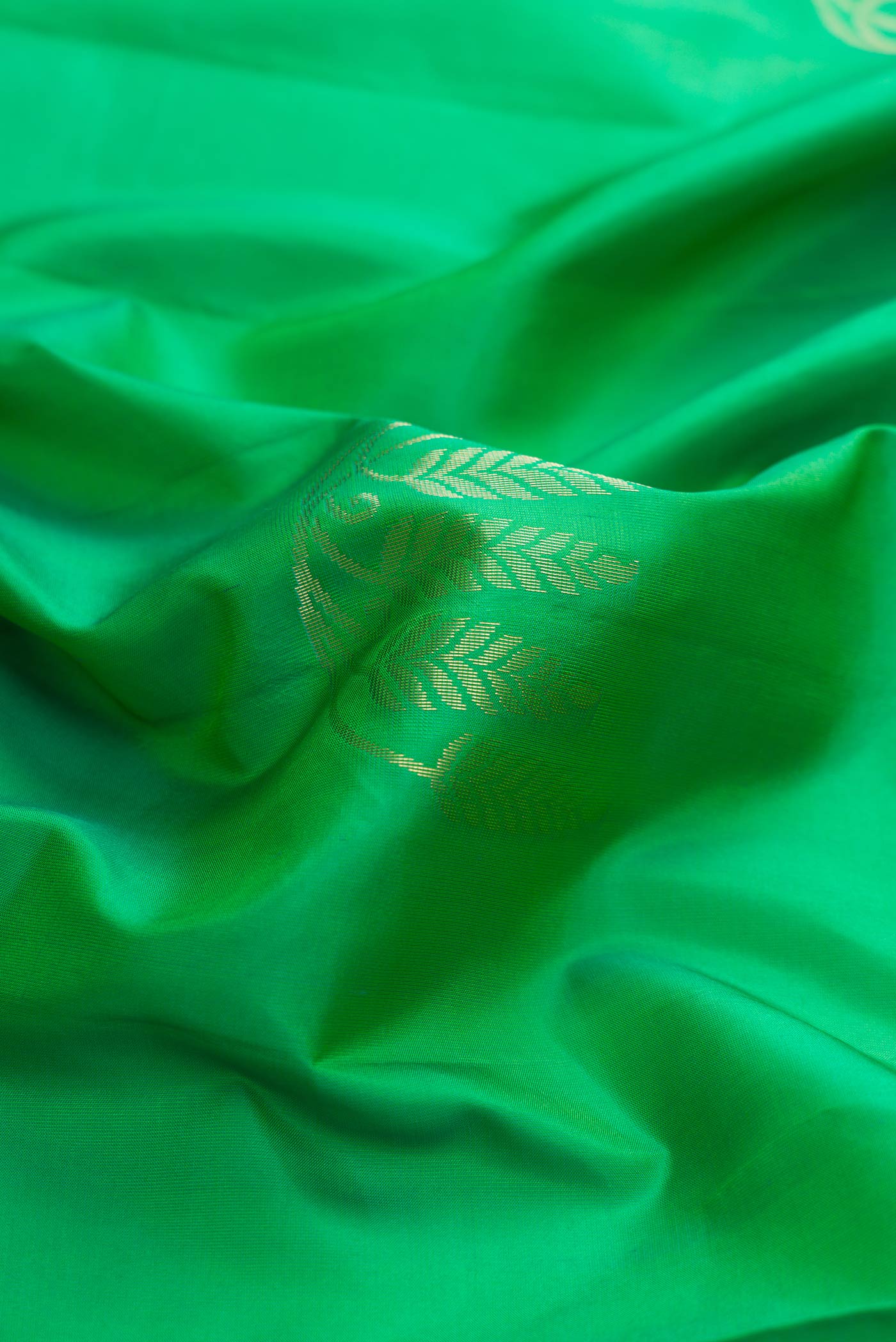 Green Dual Tone Soft Silk Saree - Image 2