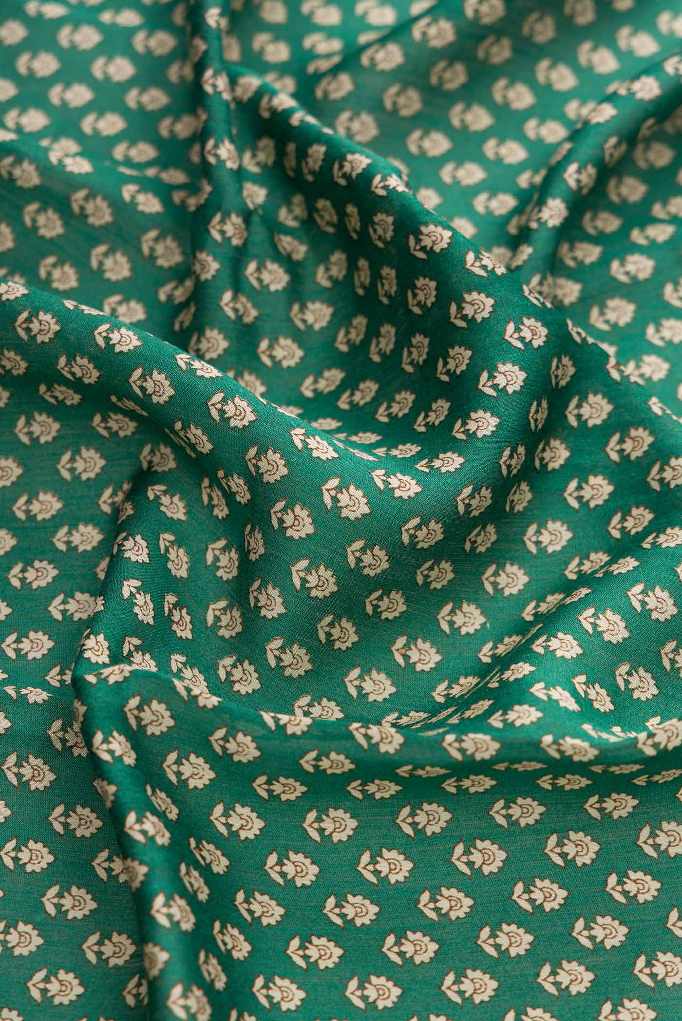 Green Dual Tone Tussar Silk Saree - Image 2