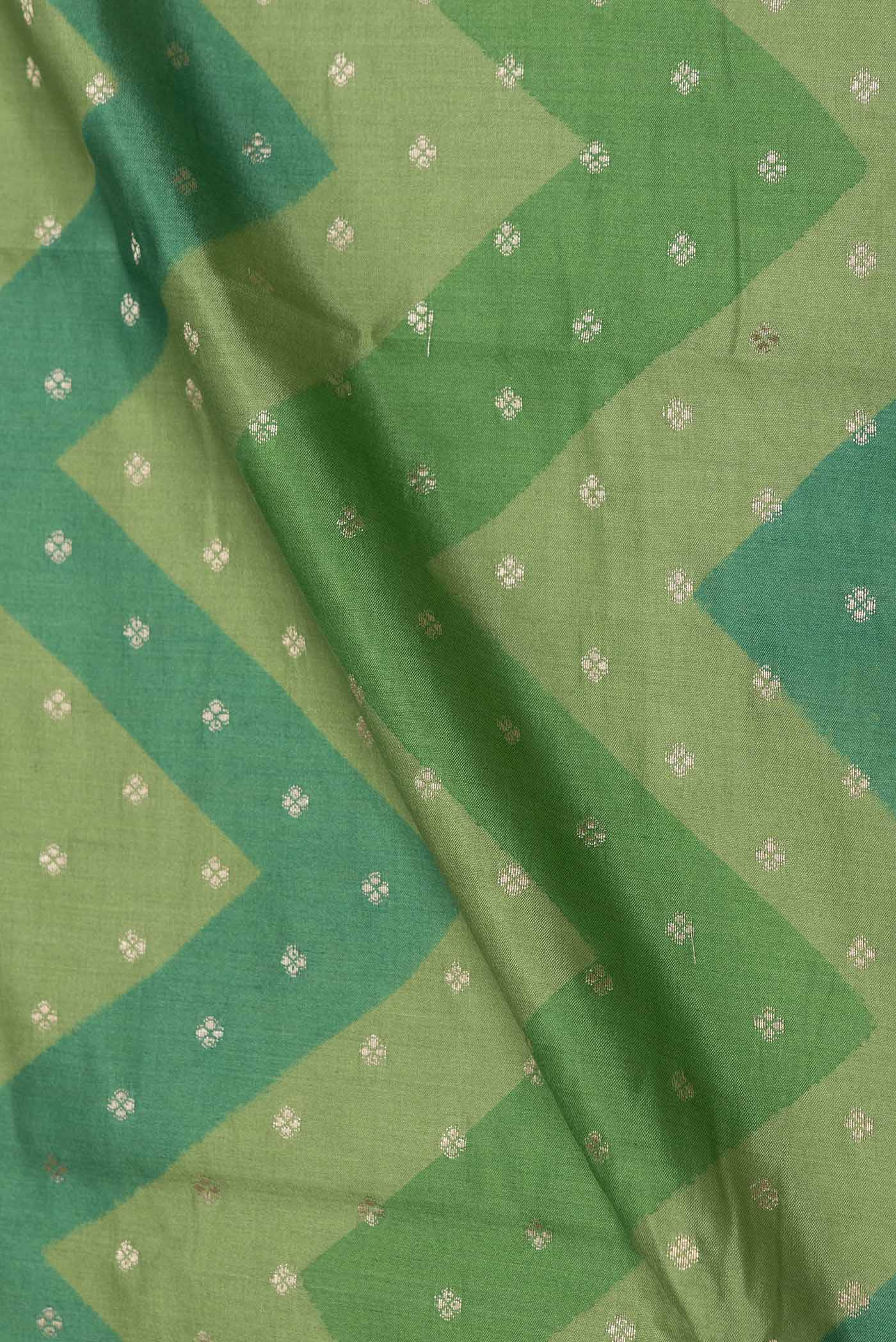 Green Dual Tone Tussar Silk Saree - Image 2