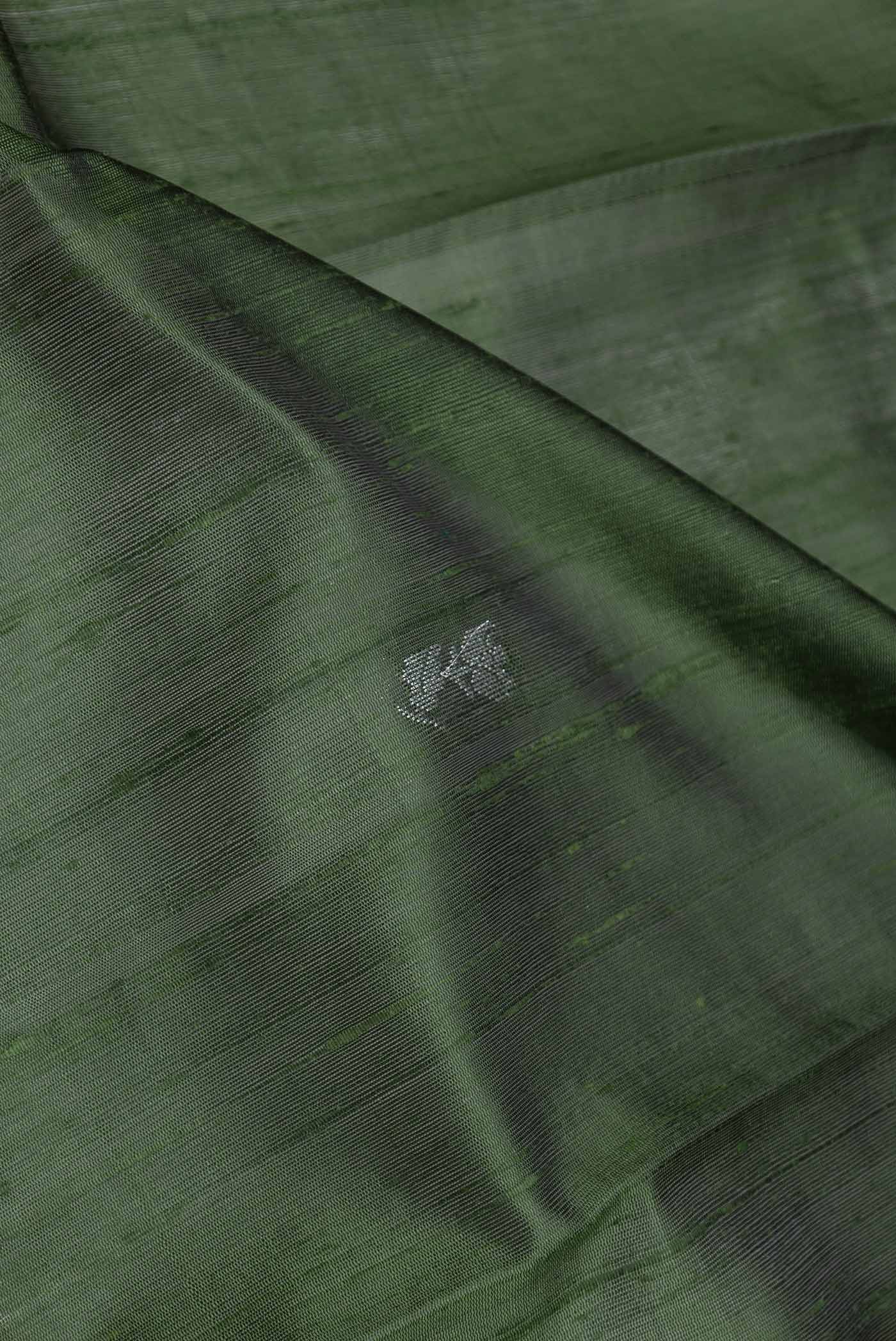 Green Dual Tone Tussar Silk Saree - Image 2