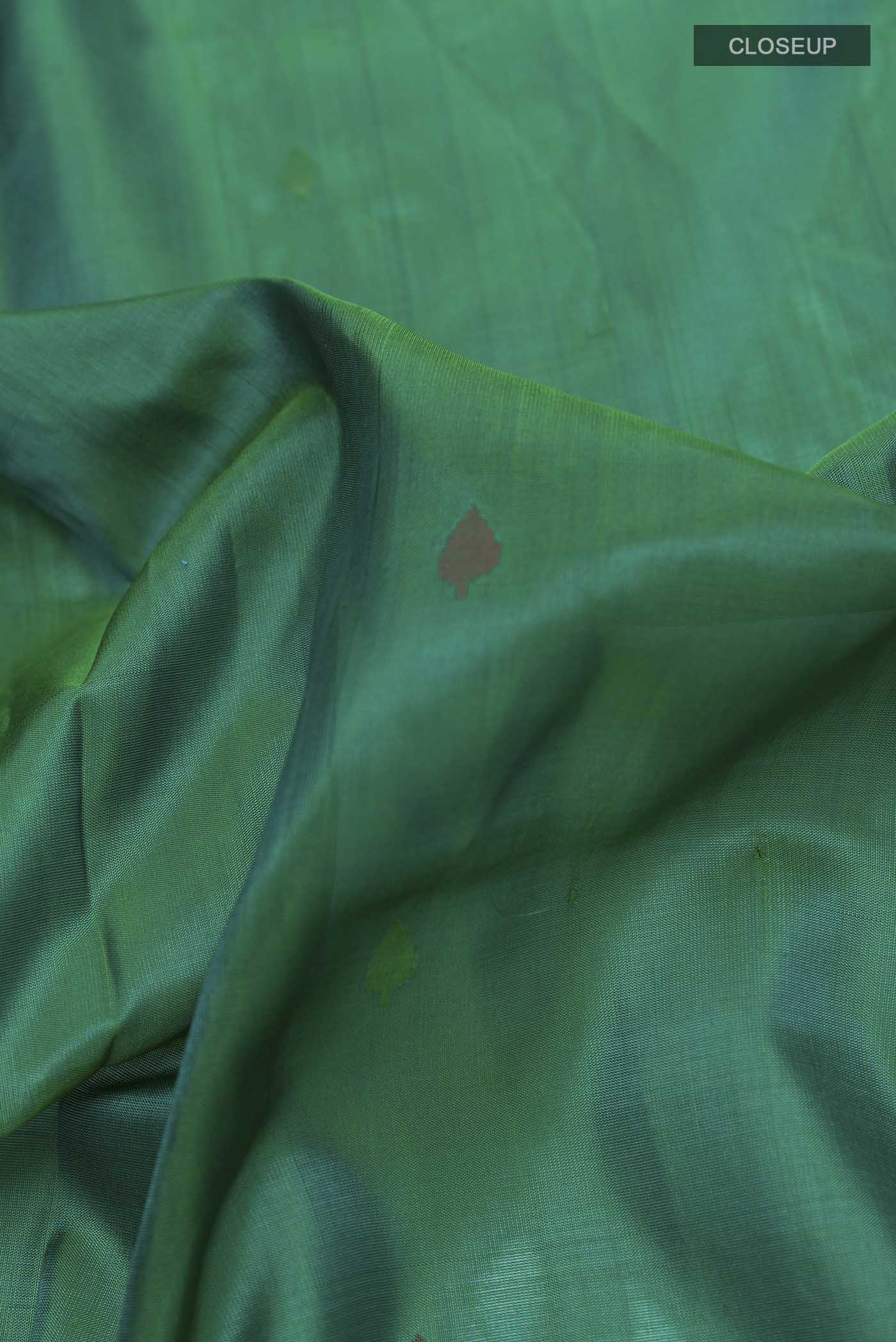 Green Dual Tone Uppada Silk Saree - Image 2