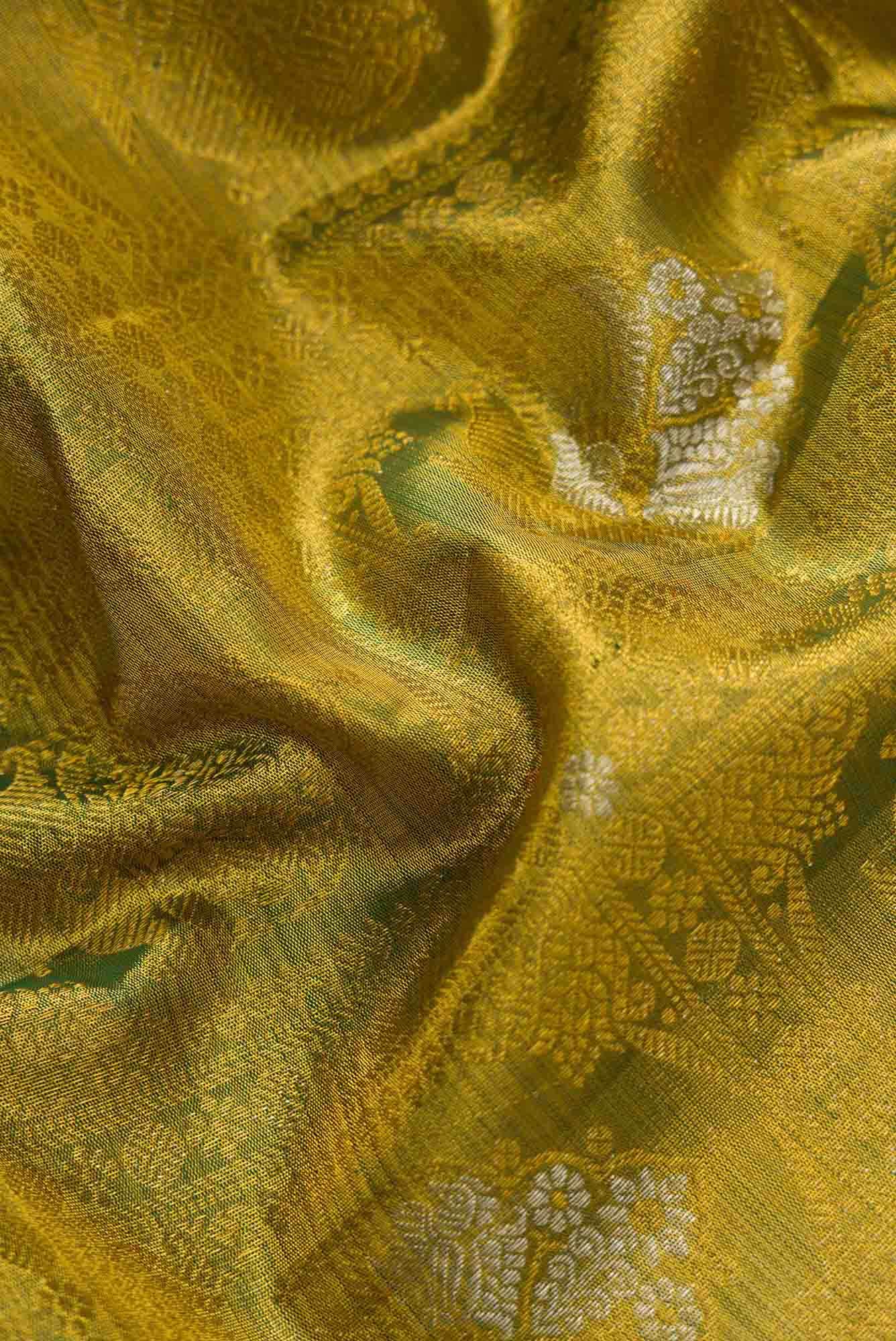 Green Dual Tone Kanjivaram Tissue Silk Saree - Image 3