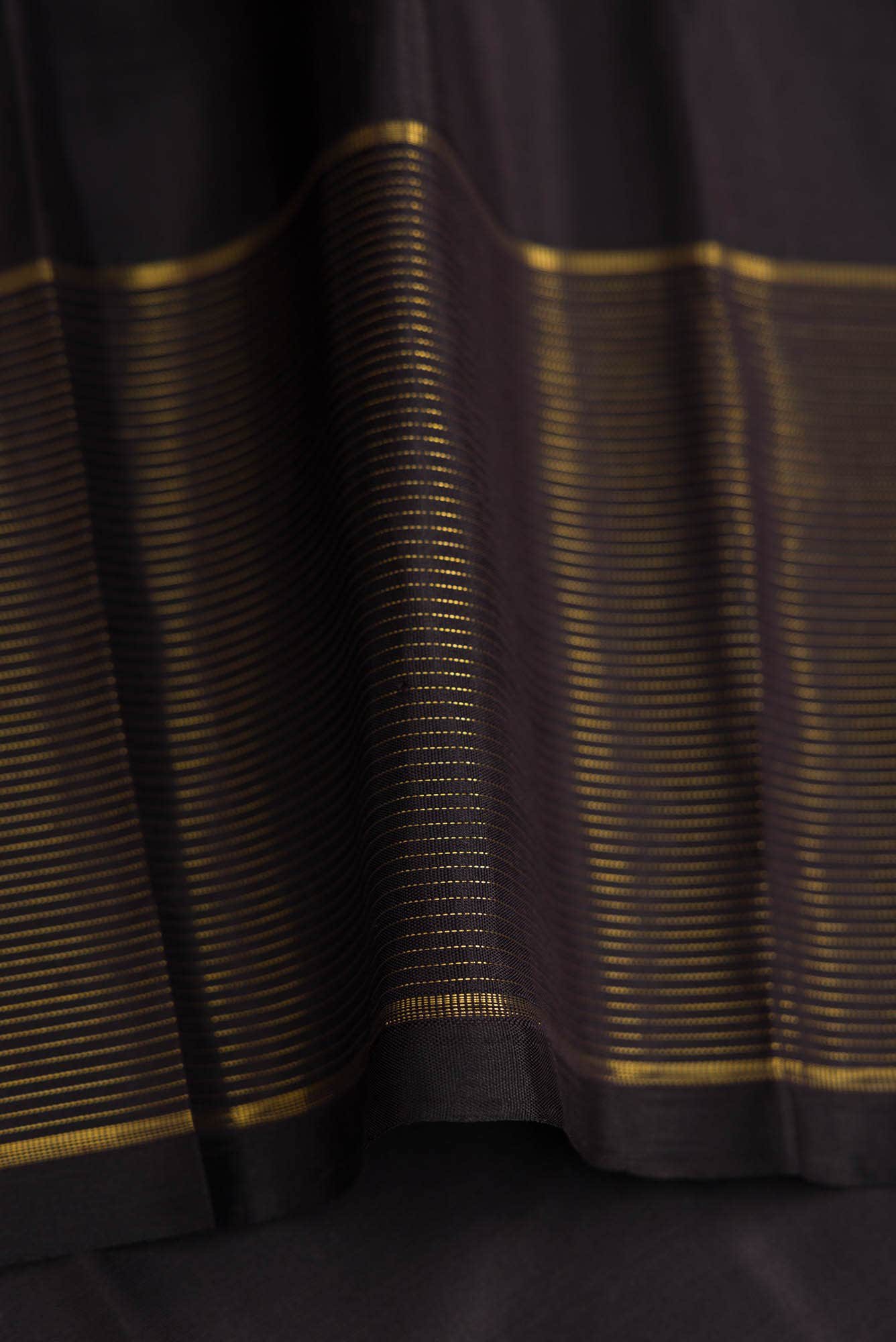 Pure Silk Pure Zari Grey and Black Dual Tone Kanjivaram Saree - Image 6