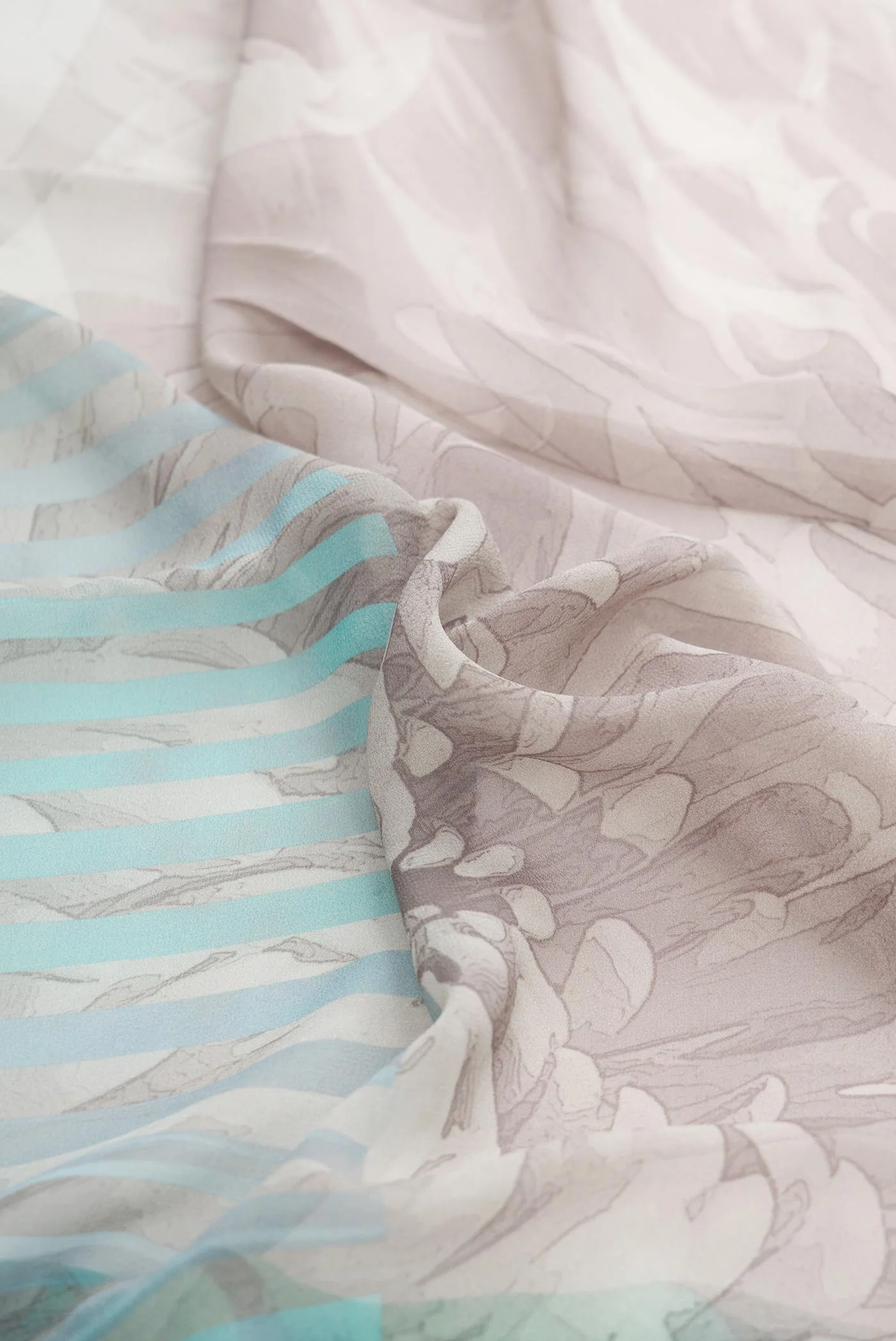Grey Dual Tone Mysore Georgette Saree - Image 2