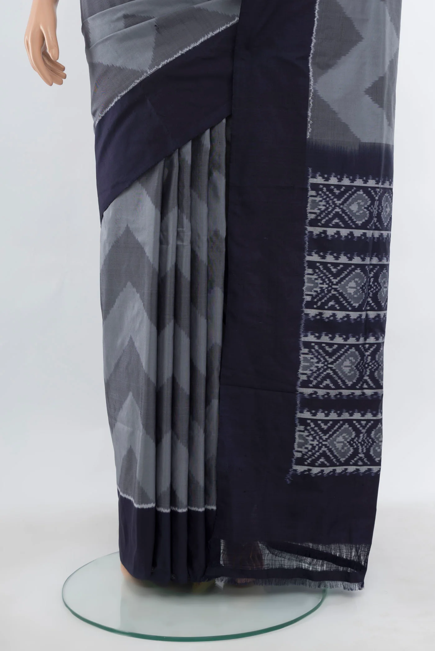 Grey Pochampally Silk Saree - Image 3