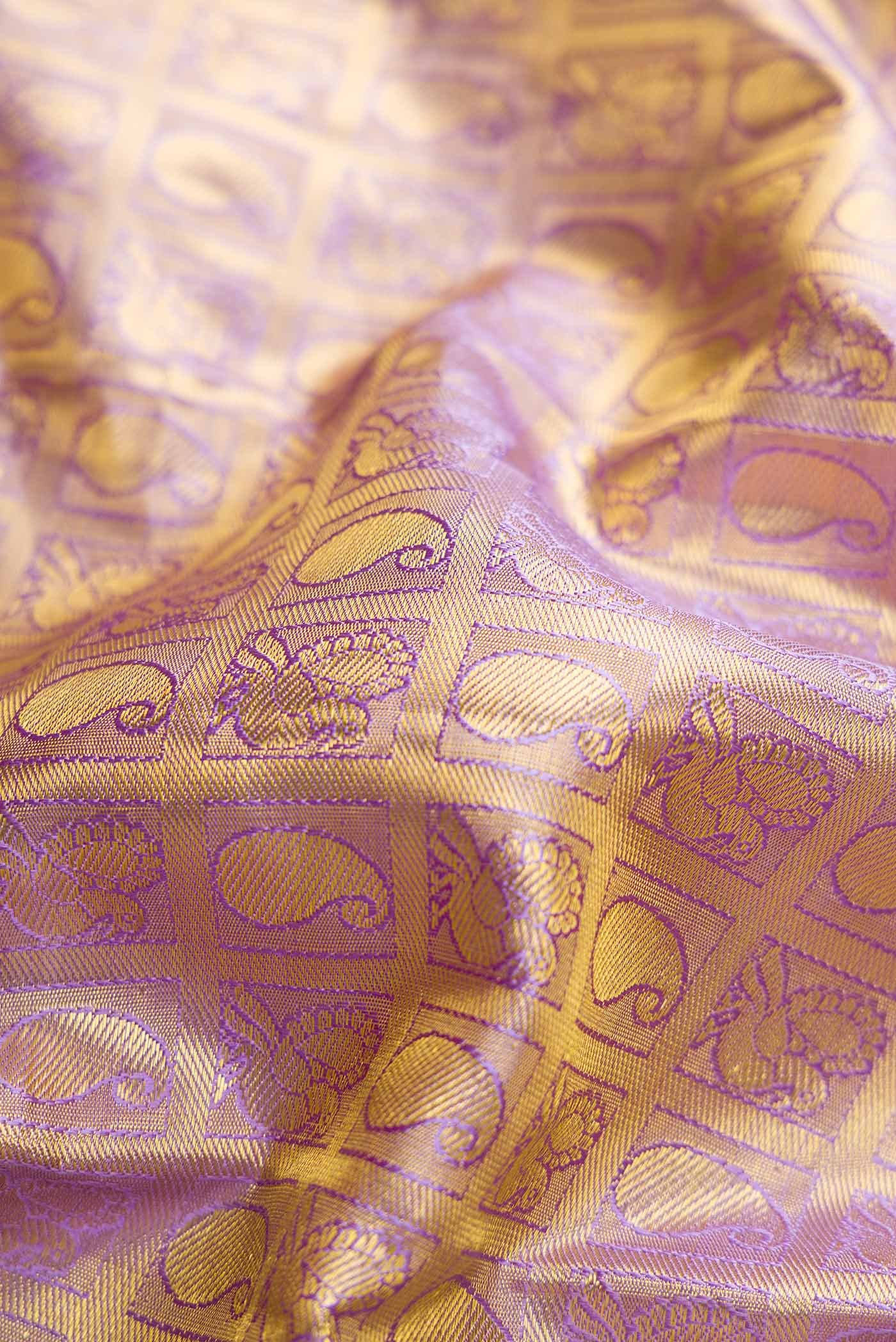 Lavender Dual Tone Kanjivaram Tissue Silk Saree - Image 2