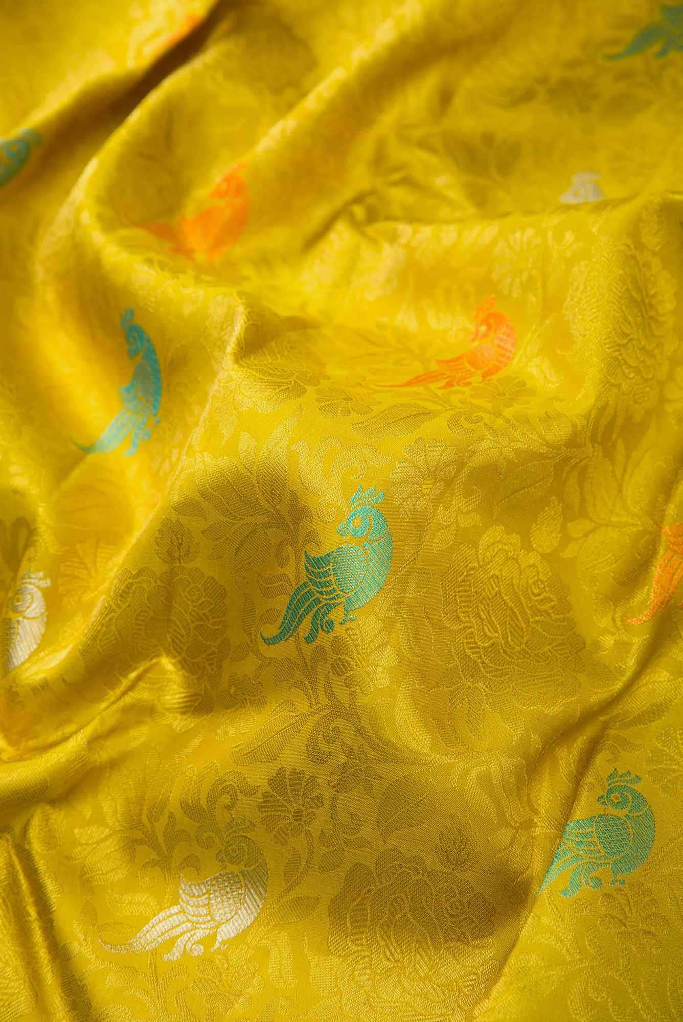 Pure Silk Pure Zari Lemon Yellow Dual Tone Kanjivaram Saree - Image 3